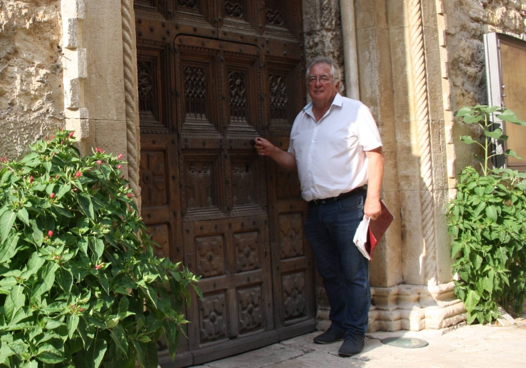 Passionné par le théâtre et par les vieilles ruelles de son village du Bar-sur-Loup, Michel Ribero est décédé