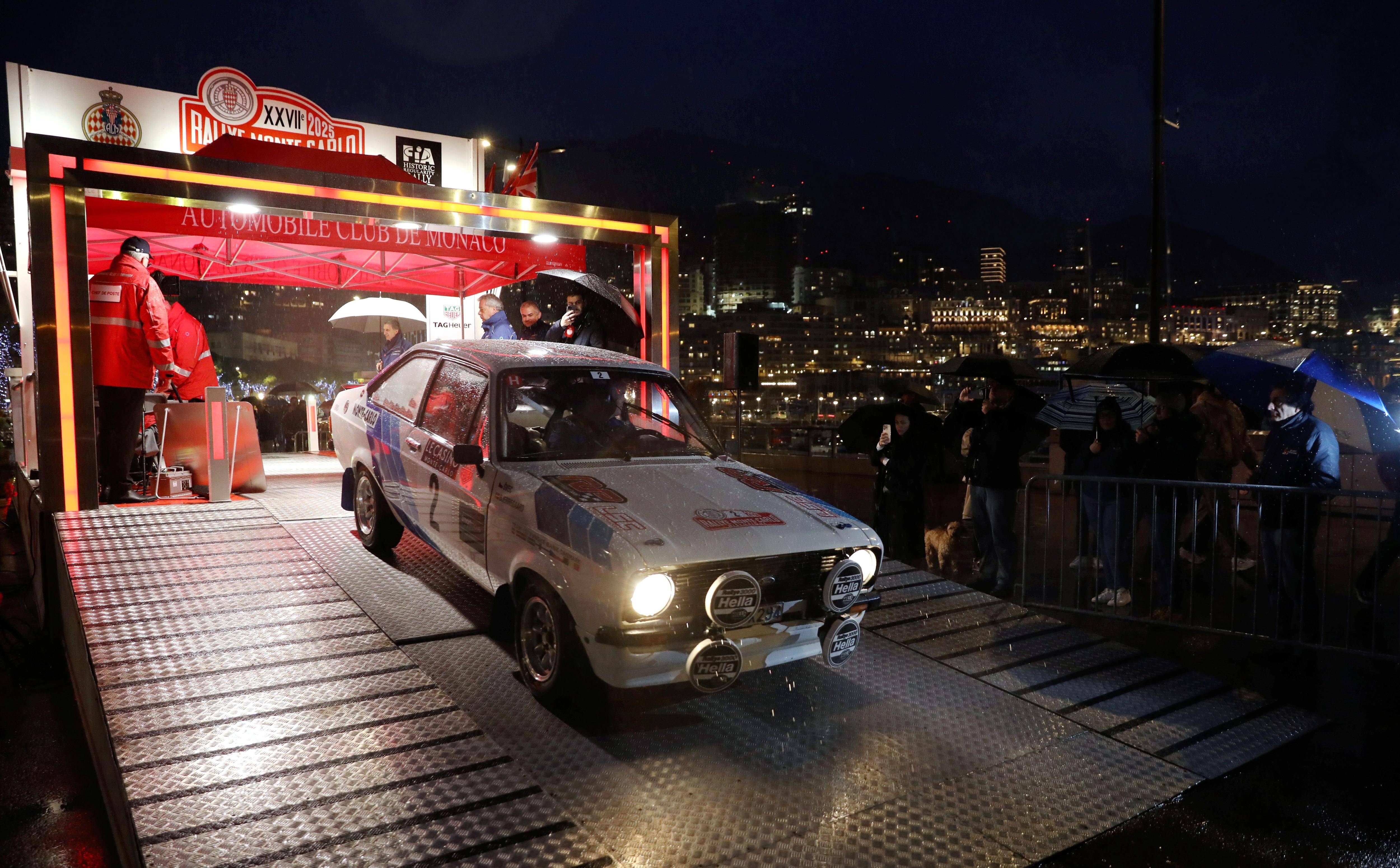 Rallye historique: 86 voitures ont pris la direction de Valence ce jeudi soir depuis Monaco