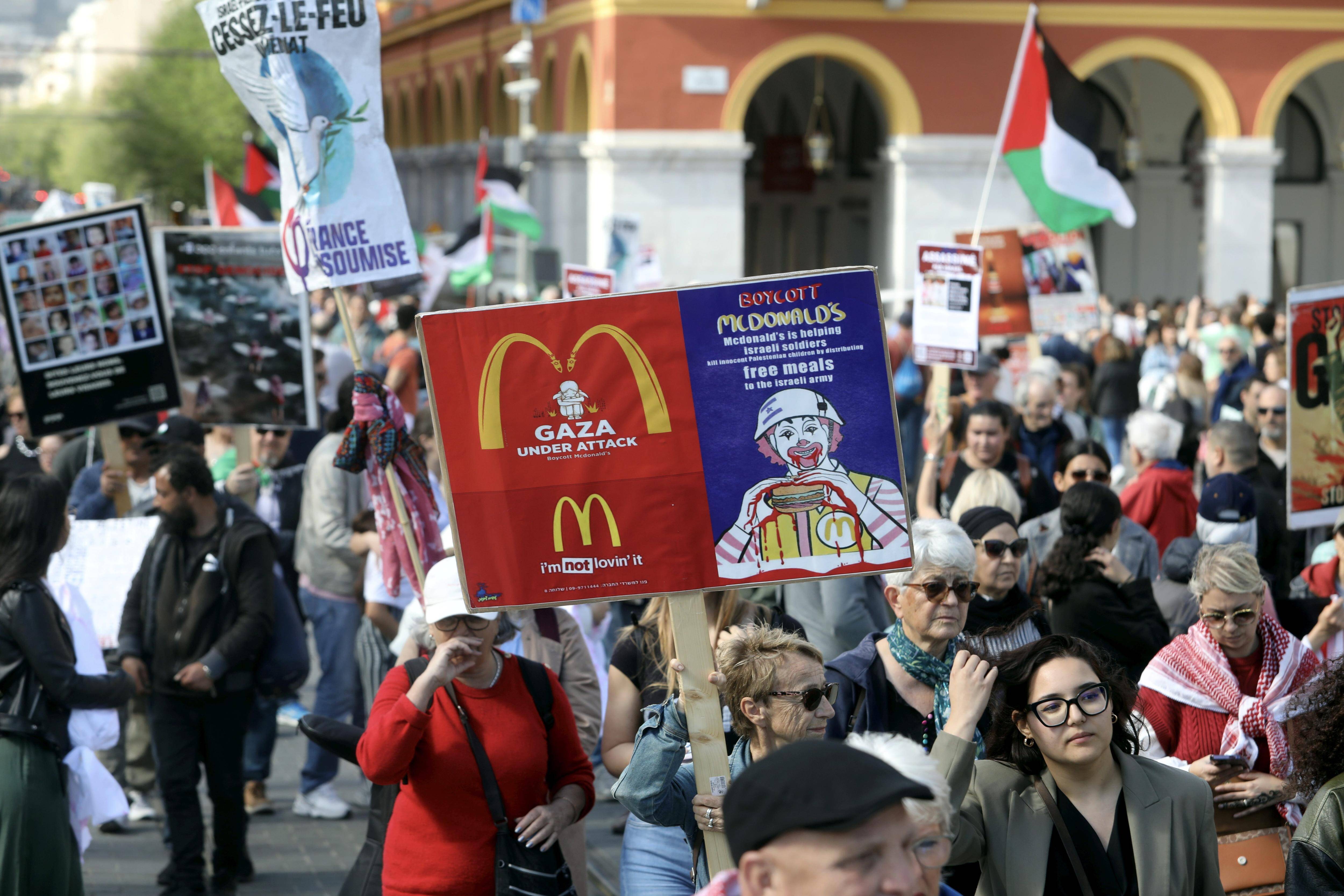 "Plus jamais je mets les pieds là-bas": une militante propalestinienne appelle au boycott d'un restaurant à Nice, le parquet requiert de la prison avec sursis