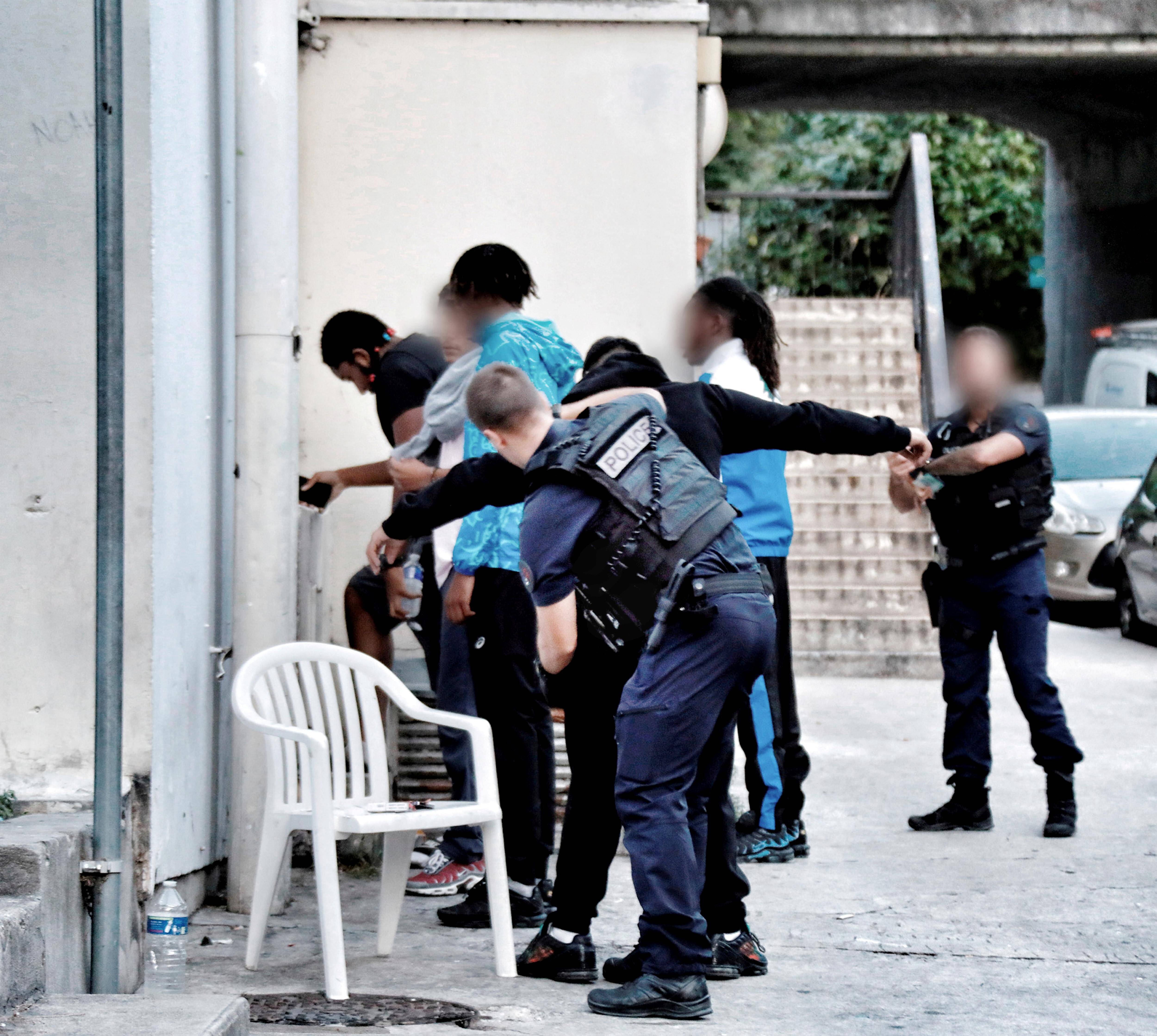 Arrestations à la barre et mandats d'arrêt en série au procès d'un vaste trafic de stups à Nice-Est