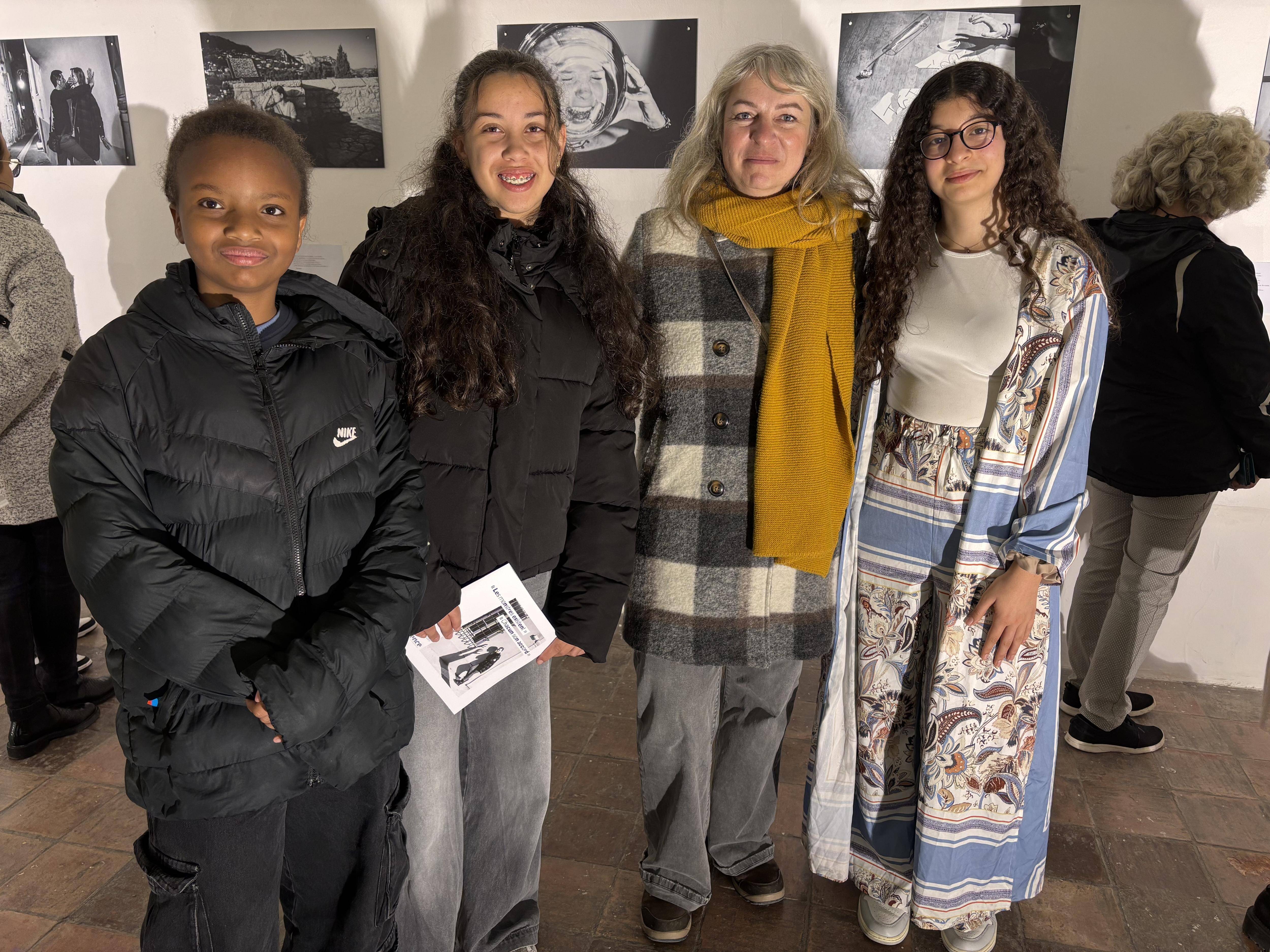 Une photographe et une policière accompagnent des jeunes dans un projet artistique pour les sensibiliser à la problématique des violences à Vence