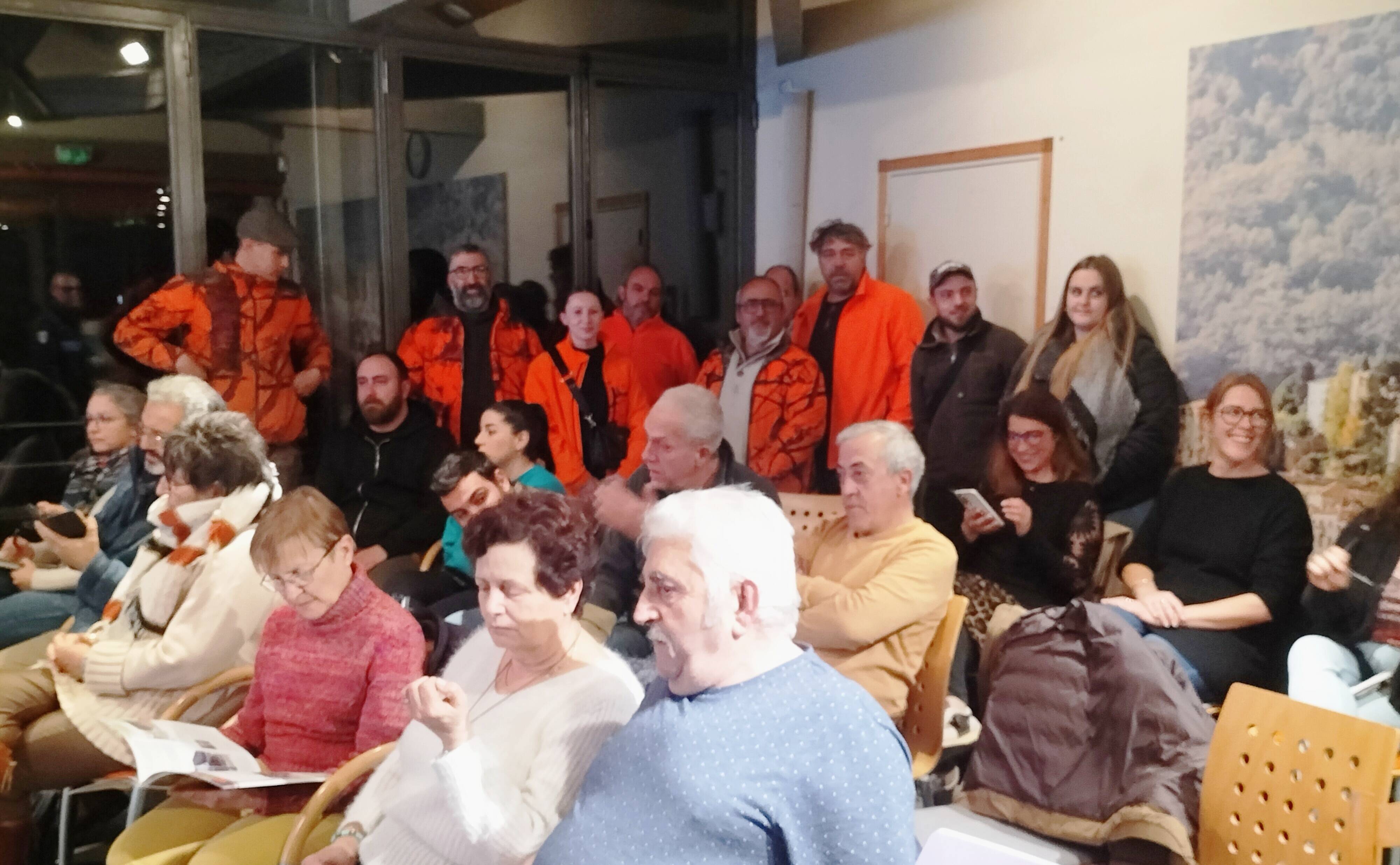 "Ils ne peuvent pas aller là": les chasseurs s'invitent au conseil municipal et mettent la pression à un an des élections municipales