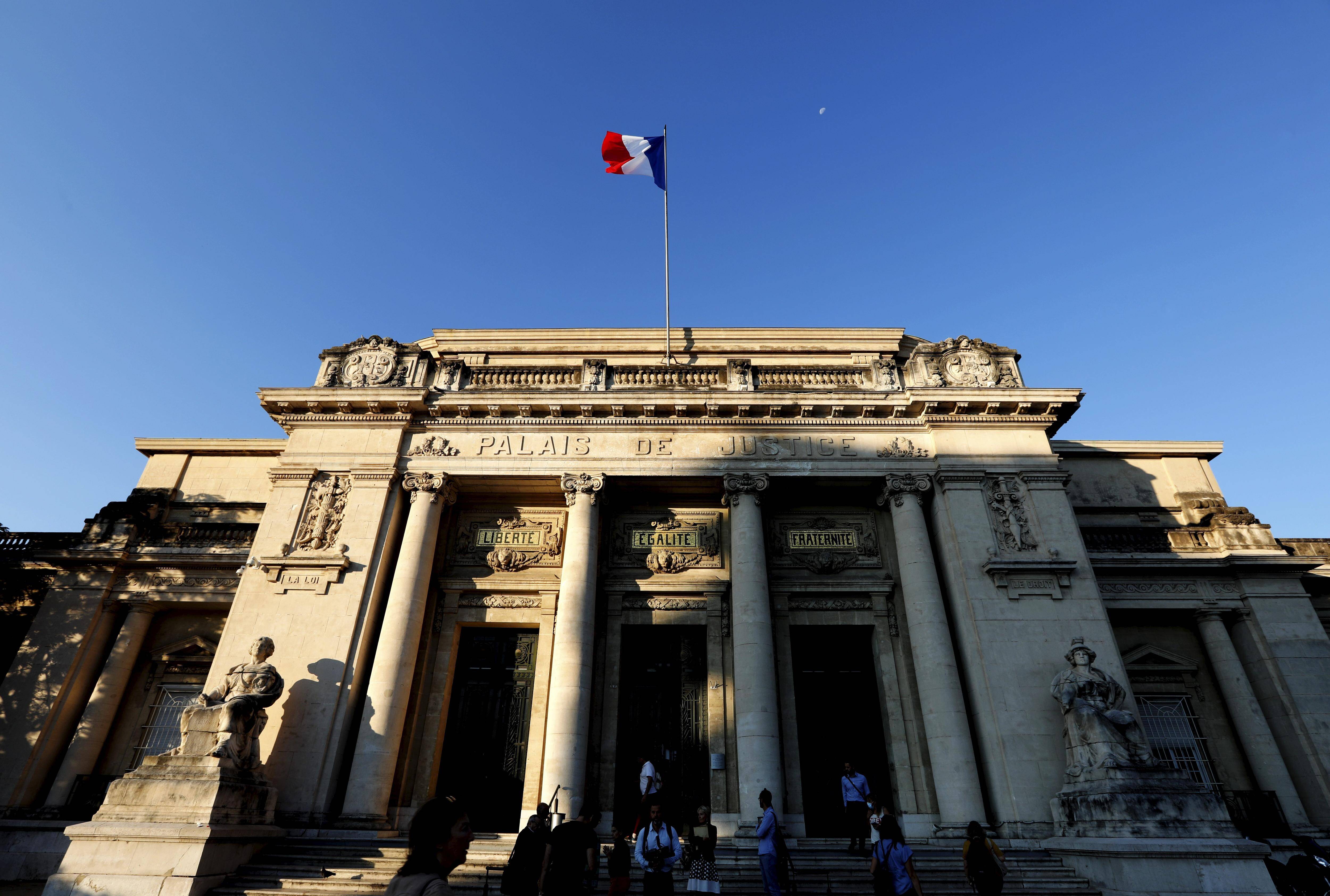 A Toulon, il s'en prend à la présidente du tribunal et violente une huissière