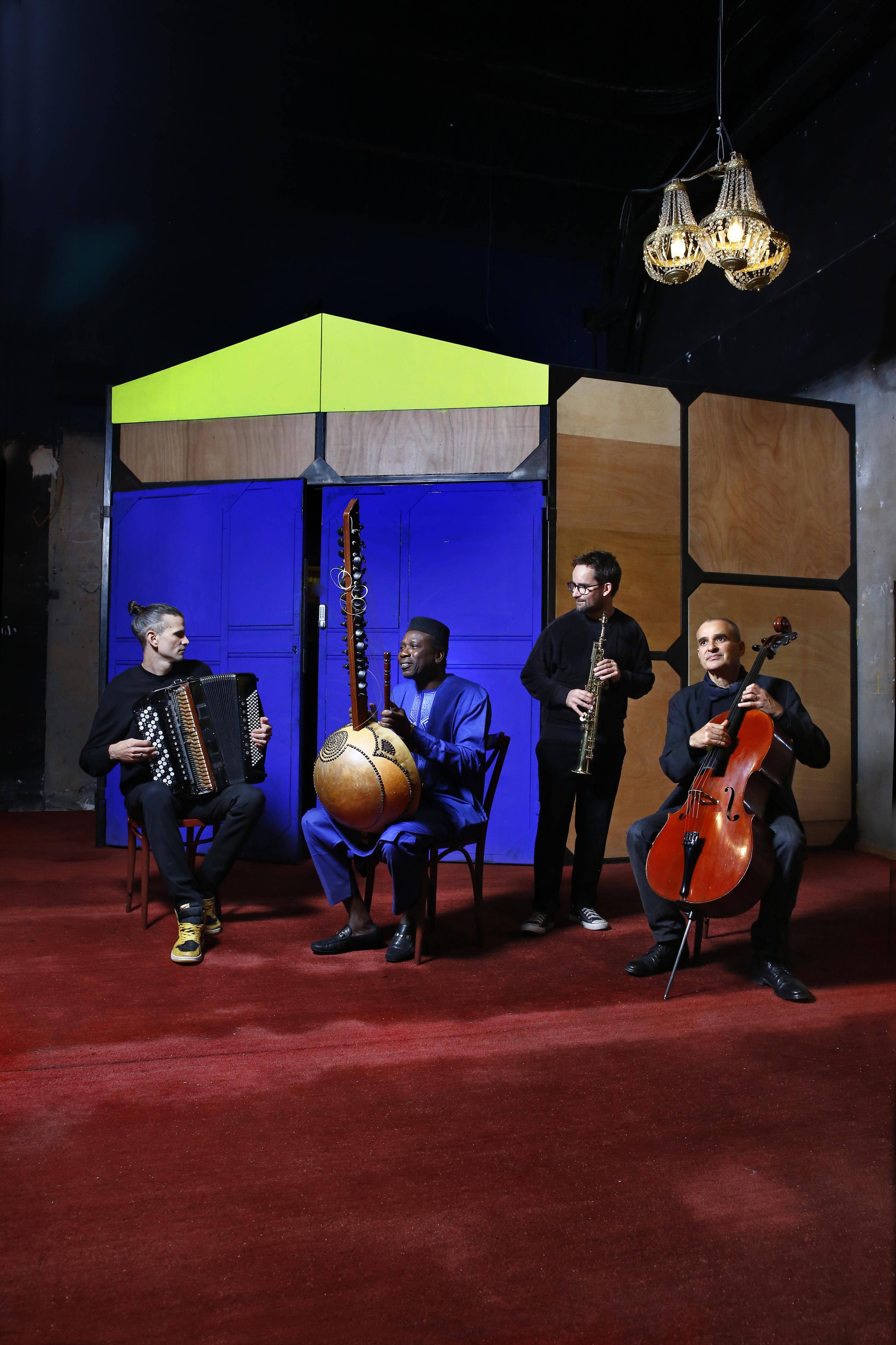 Pourquoi Les Égarés, récompensés aux Victoires du jazz 2024, font-ils sentation ? Plongez dans leur aventure musicale avec le Niçois Vincent Peirani