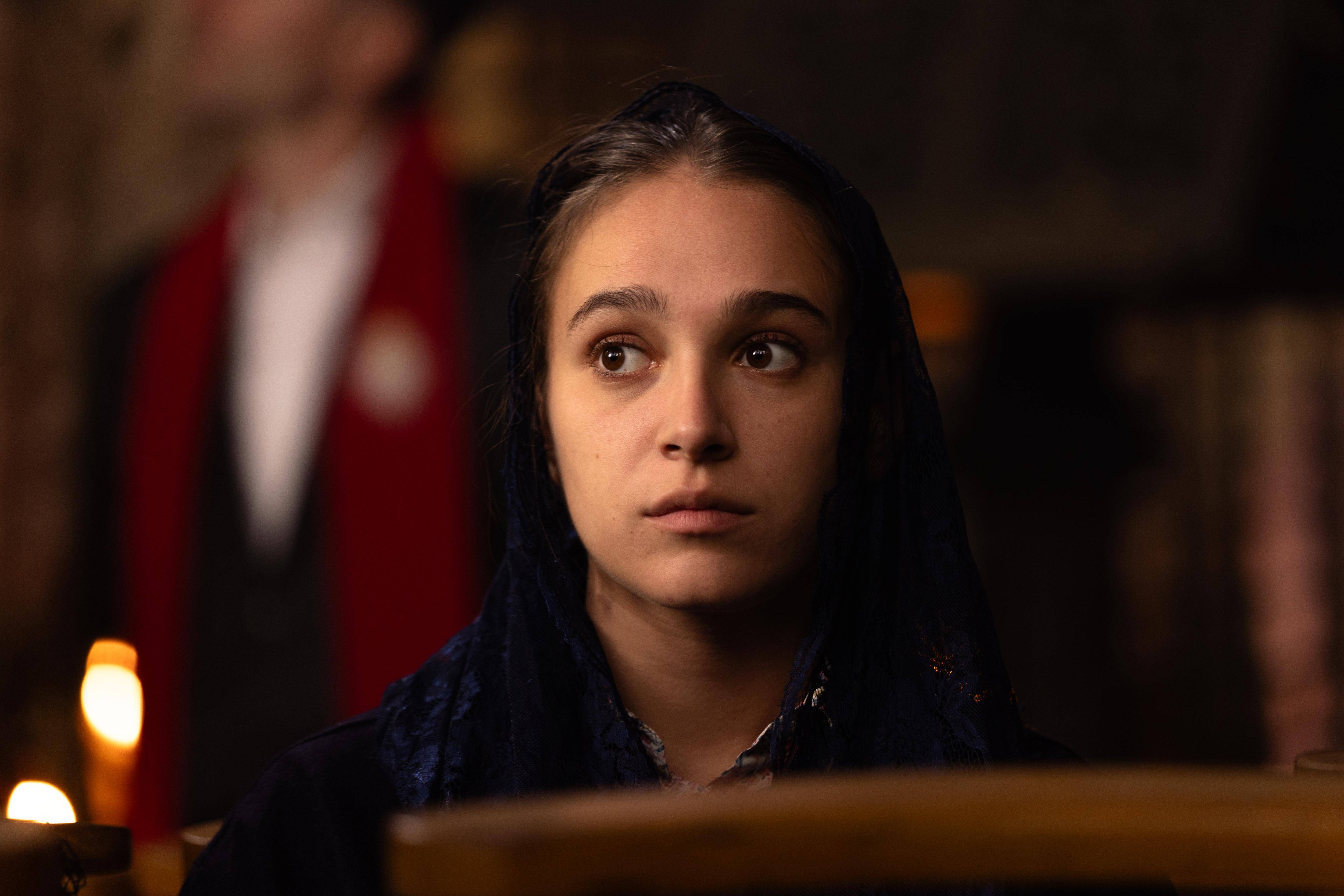 Capucine Valmary sous l'emprise de catholiques intégristes dans "Bénie soit Sixtine" sur France 2