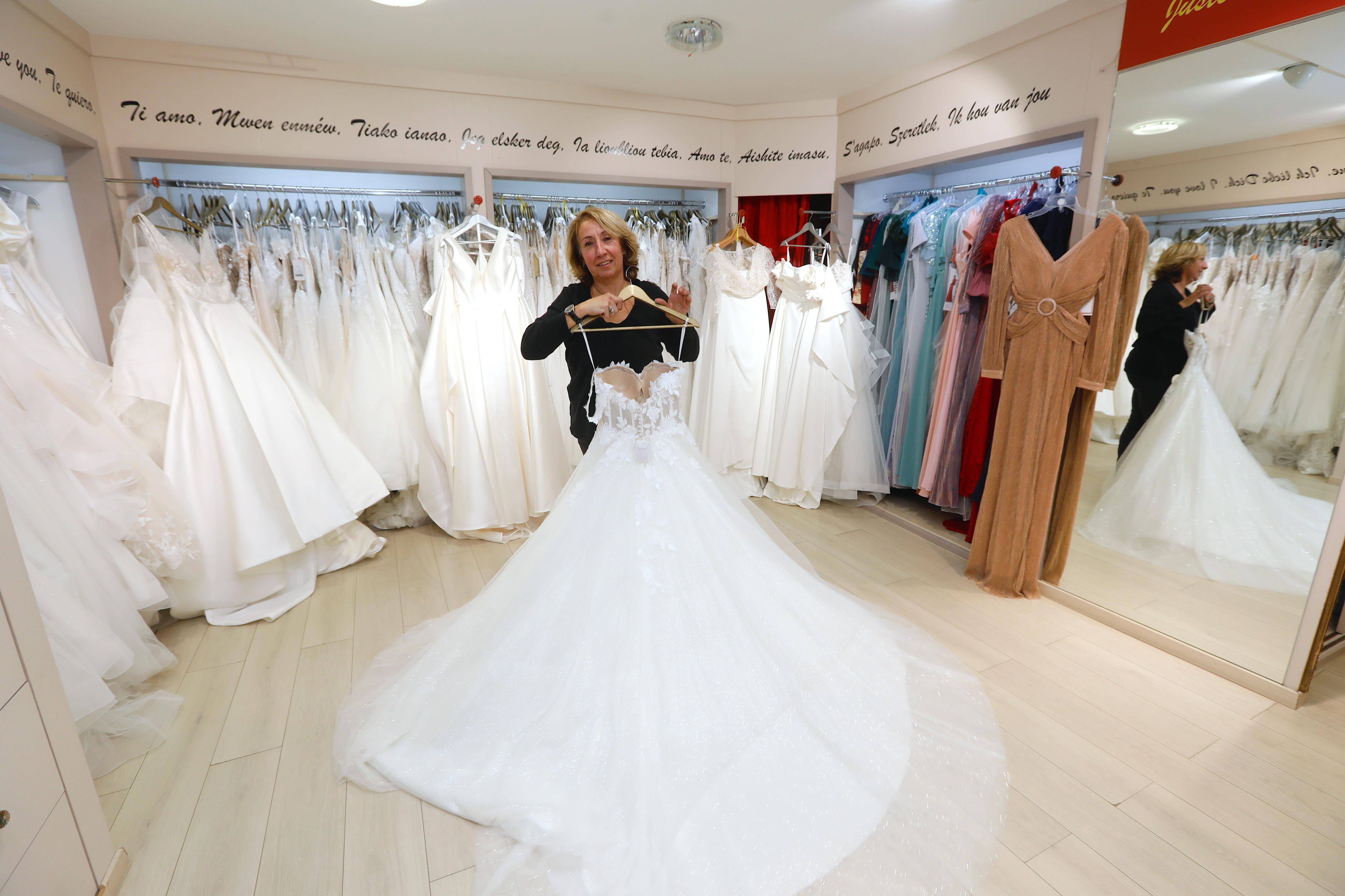 Depuis 50 ans, cette boutique de robes habille les Toulonnaises pour leur mariage