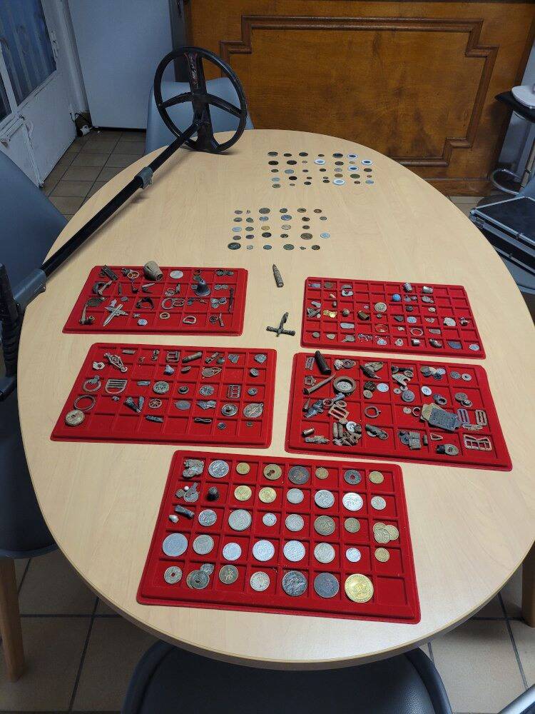 Un Varois vendait sur Leboncoin des objets anciens trouvés grâce à son détecteur de métaux, son domicile perquisitionné