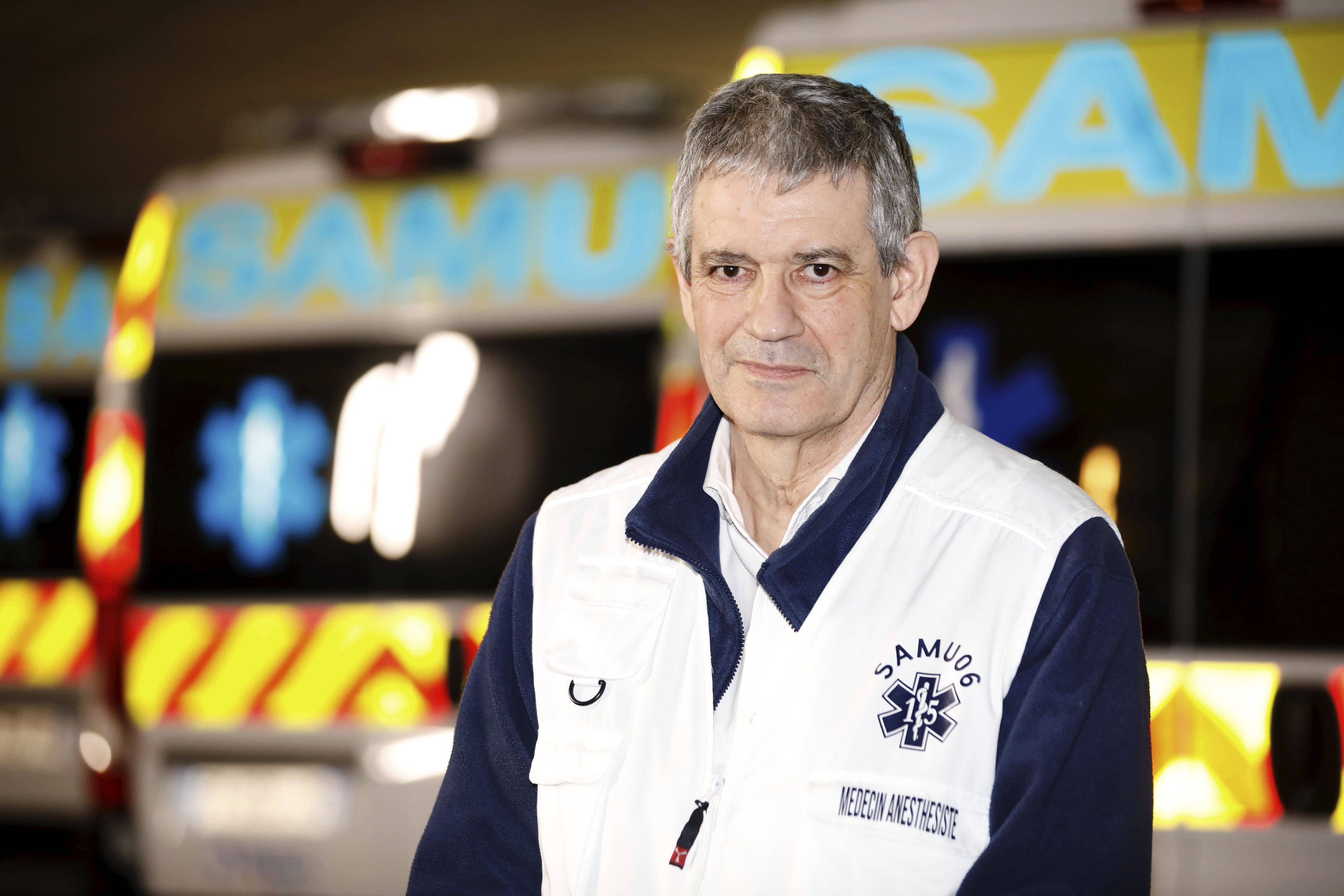 "Dans une carrière il y a des interventions qui vous marquent... Celle-ci en fait partie": le médecin de garde au Samu raconte son intervention le jour de l'attentat de la basilique Notre-Dame à Nice