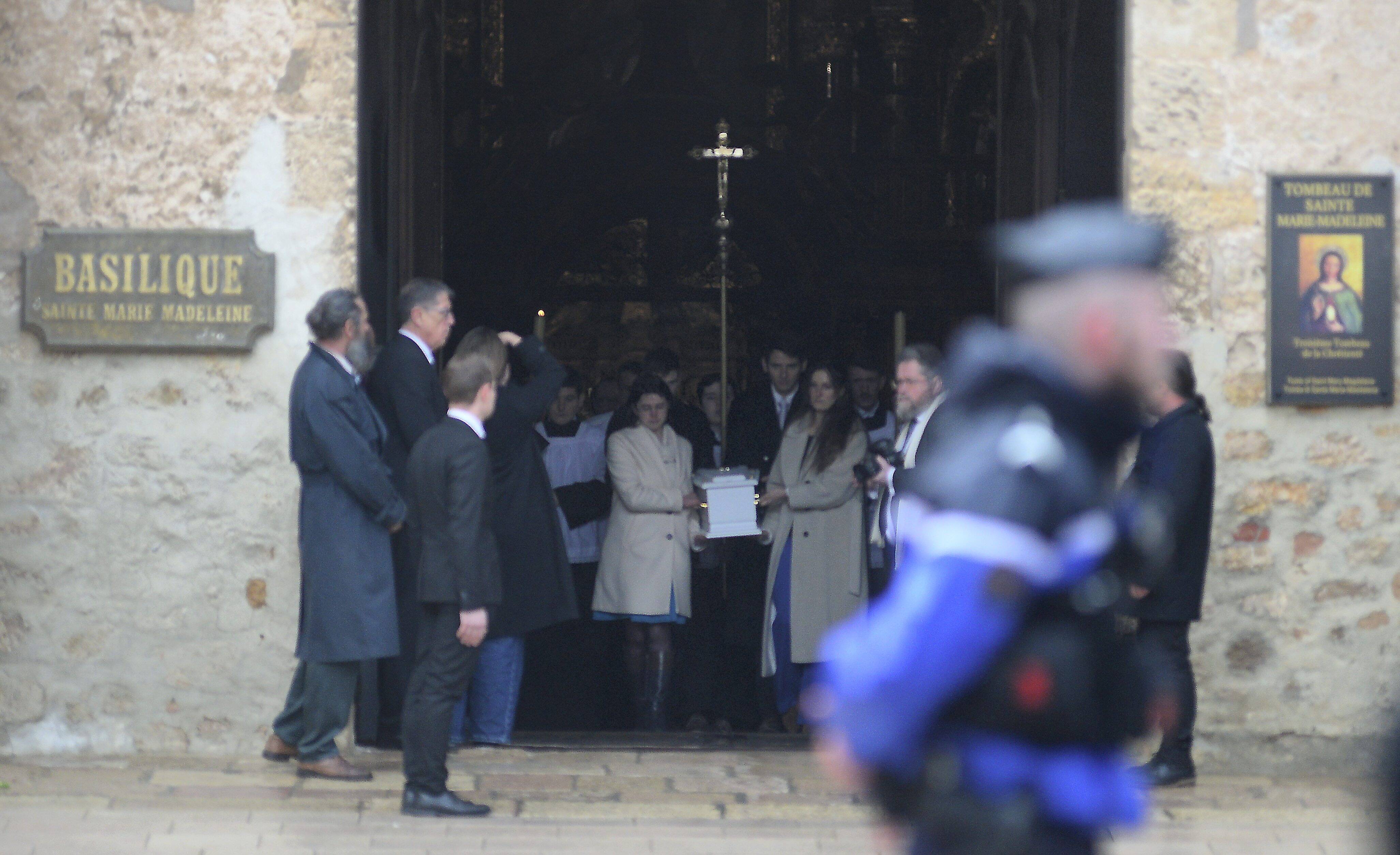 "C'est un petit ange. Il était si beau...": sous la pluie à Saint-Maximin, Émile s'en est allé