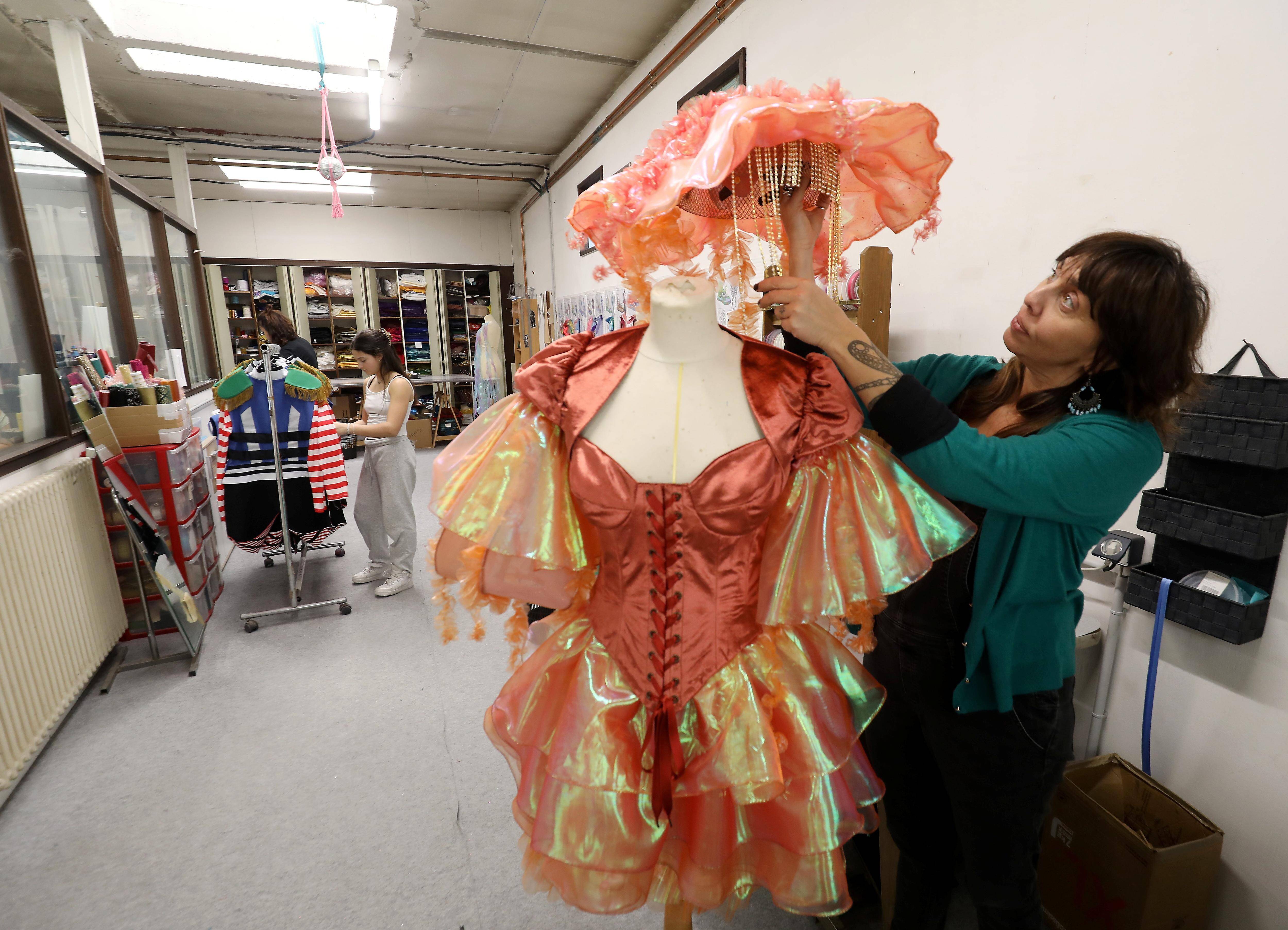 Dans les coulisses du Carnaval de Nice avec les costumières