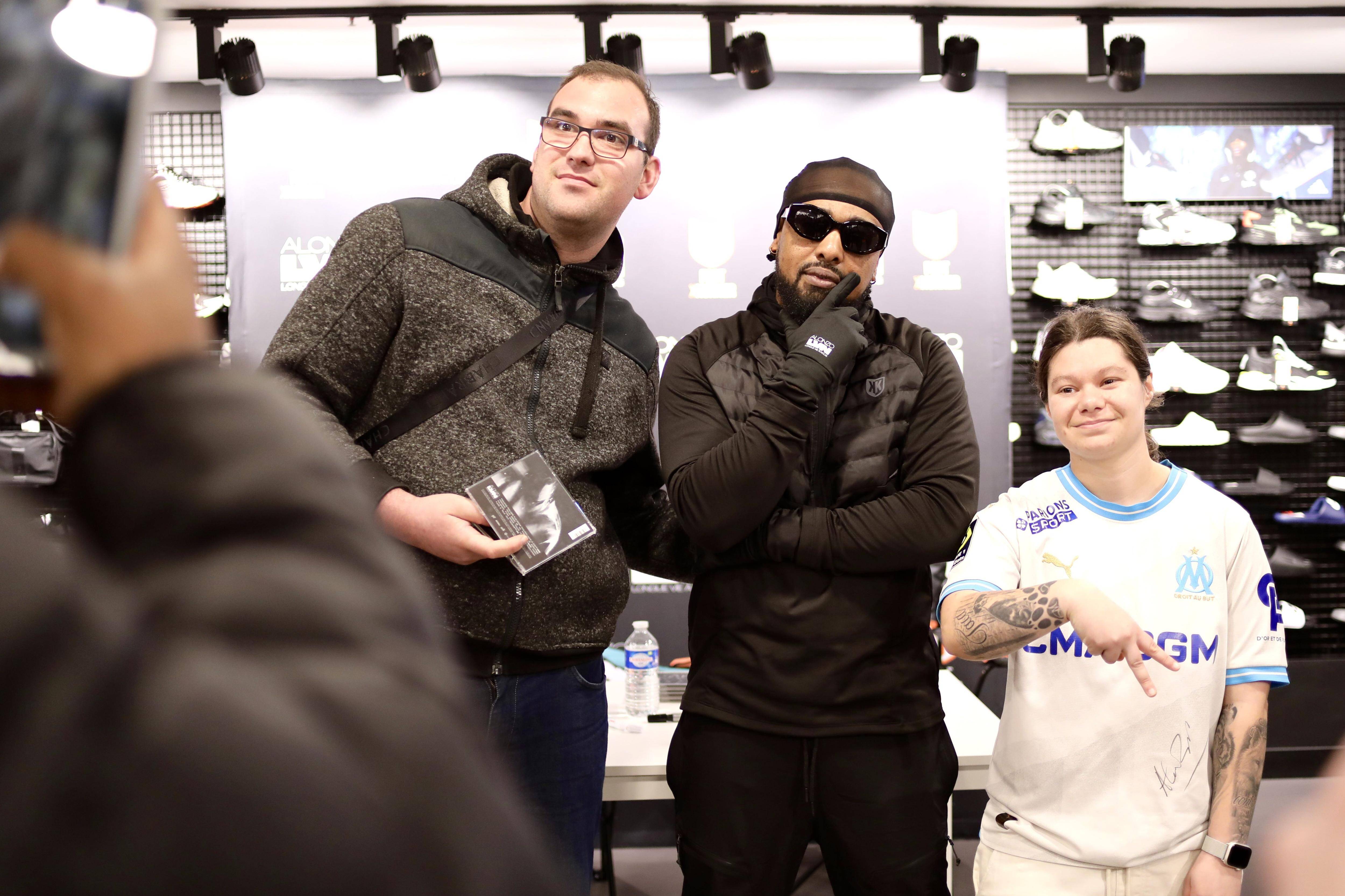 "On est de vrais fans", un monde fou pour la venue du rappeur Alonzo à Toulon