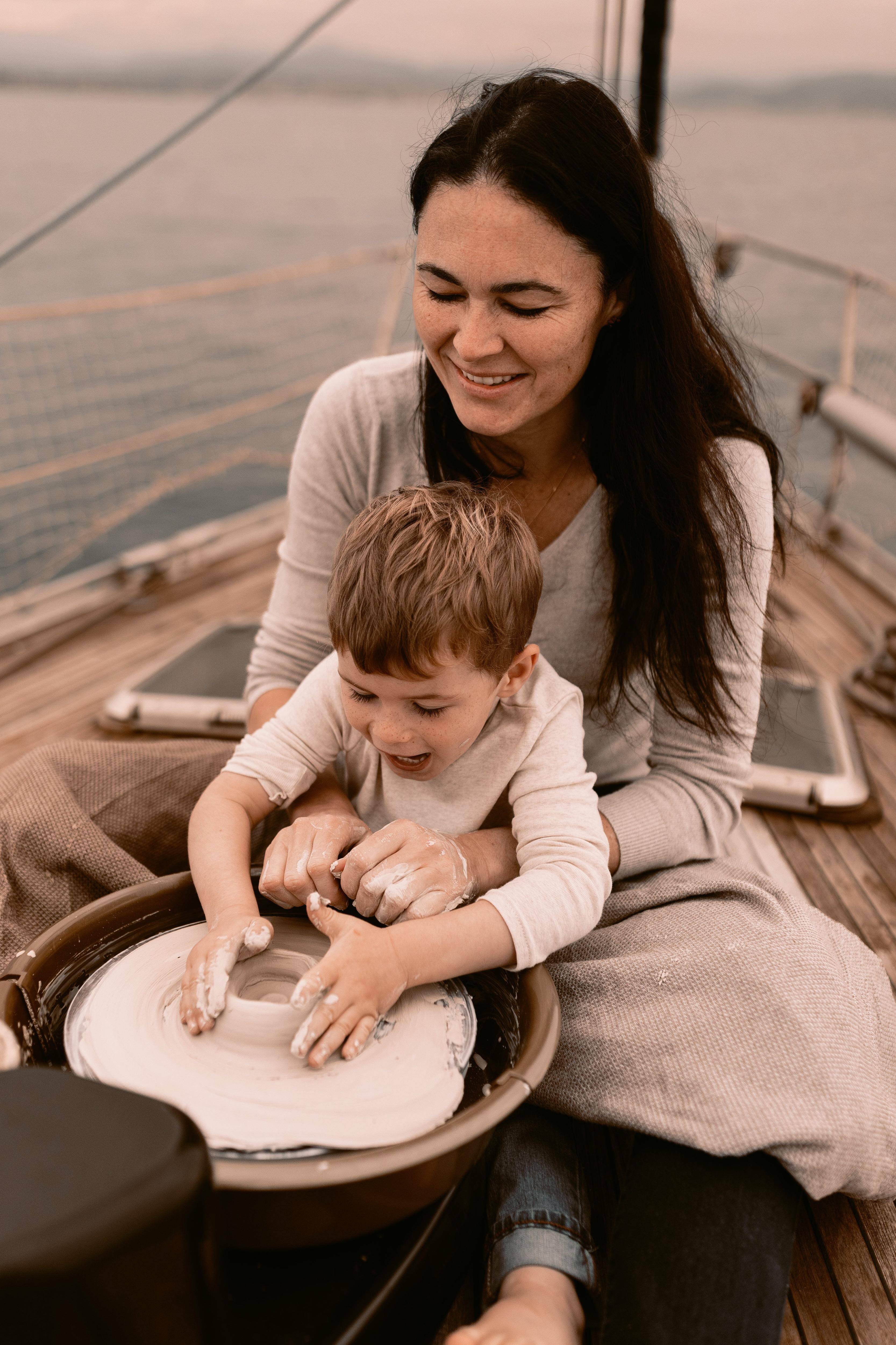 Cette céramiste d'Antibes va continuer de travailler la terre... pendant un tour du monde de deux ans et demi en voilier