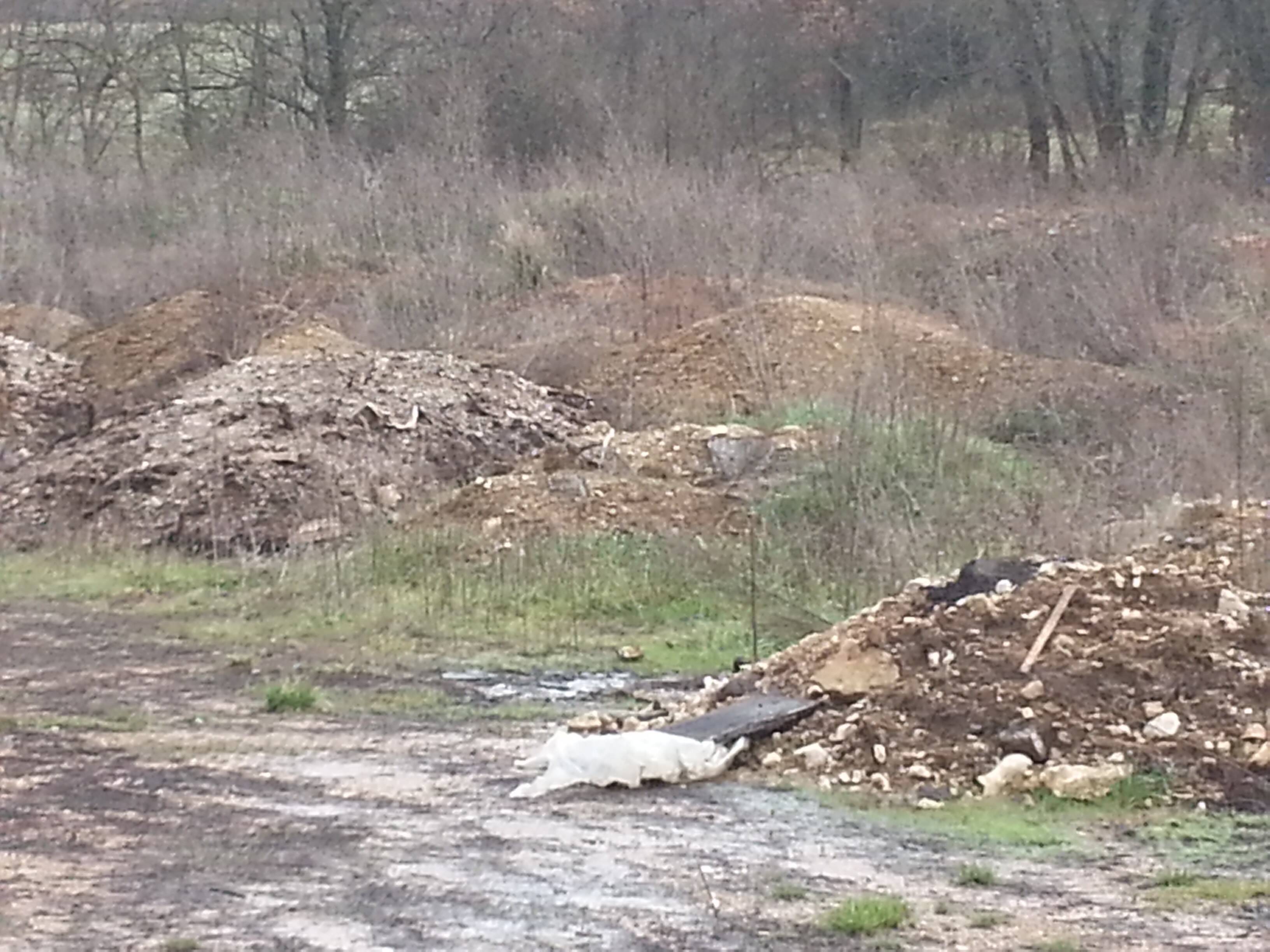 "À la place de ballast, j'ai eu de la m...": un propriétaire varois pensait recevoir des graviers pour refaire son chemin, une entreprise du BTP condamnée