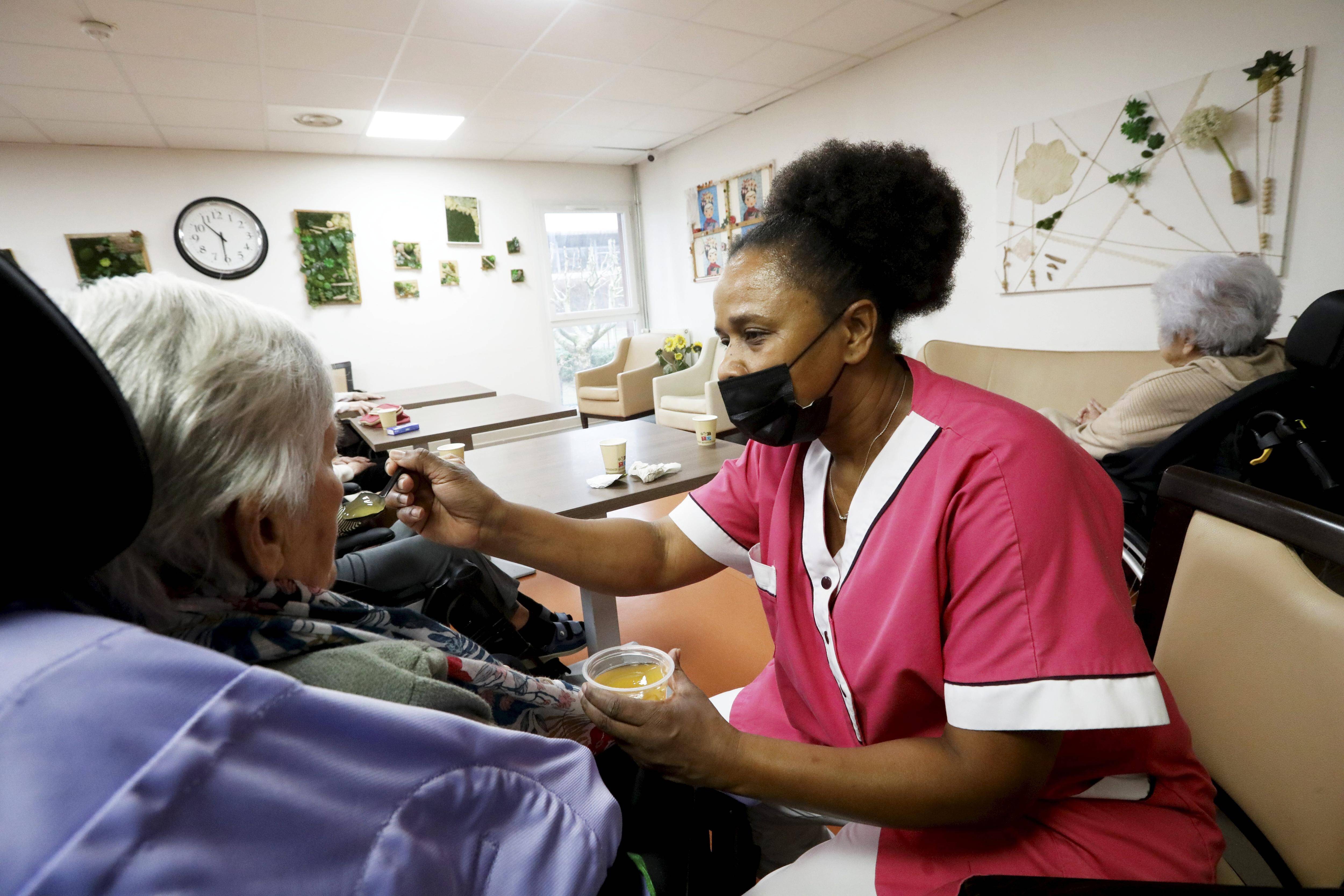 "Sept décès en deux semaines, ça fait beaucoup": l'épidémie de grippe a été "sévère" dans cet Ehpad du Var