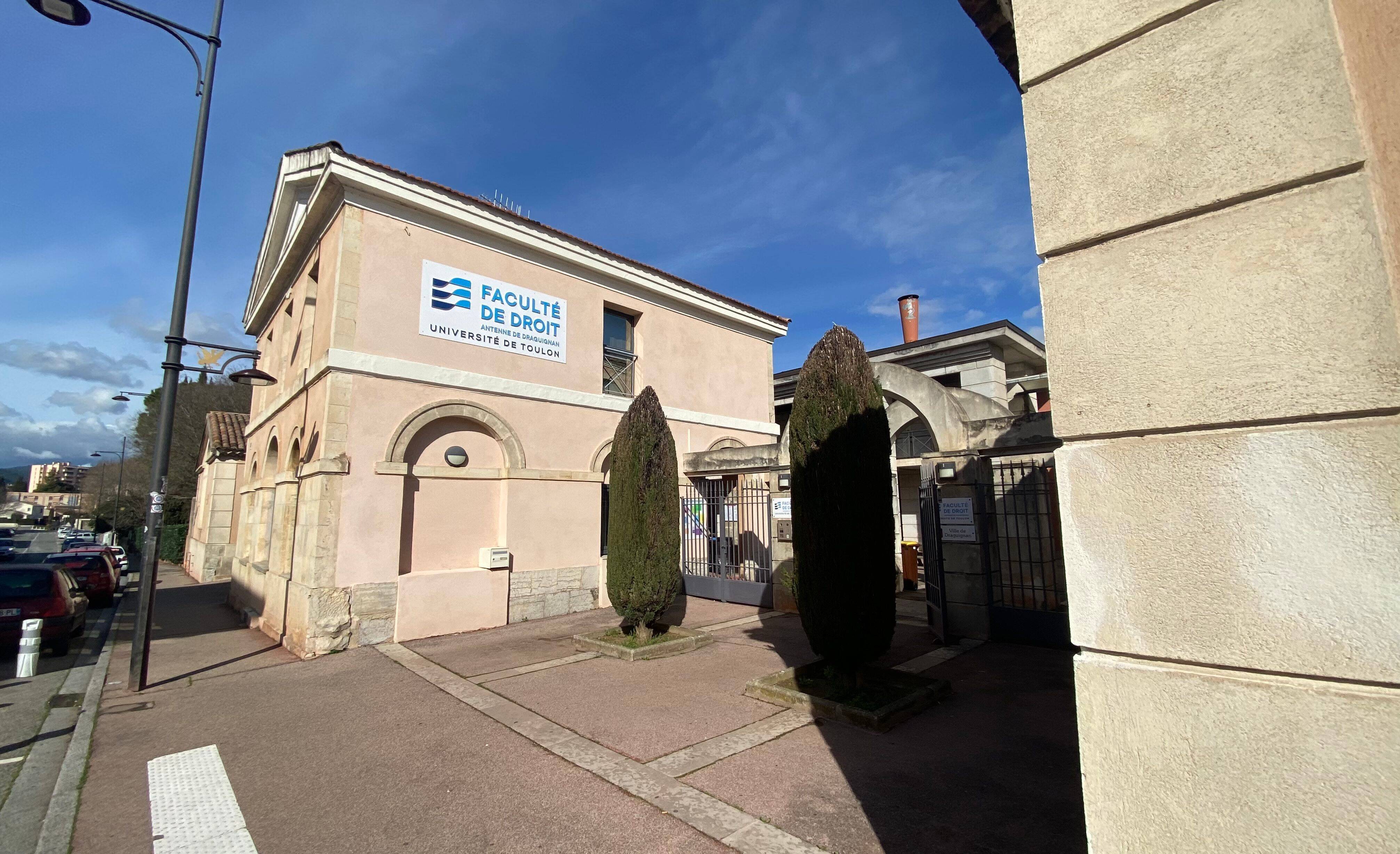 Vague de haine en ligne contre une enseignante varoise: le PS et les écologistes appellent à un rassemblement ce jeudi, à Toulon