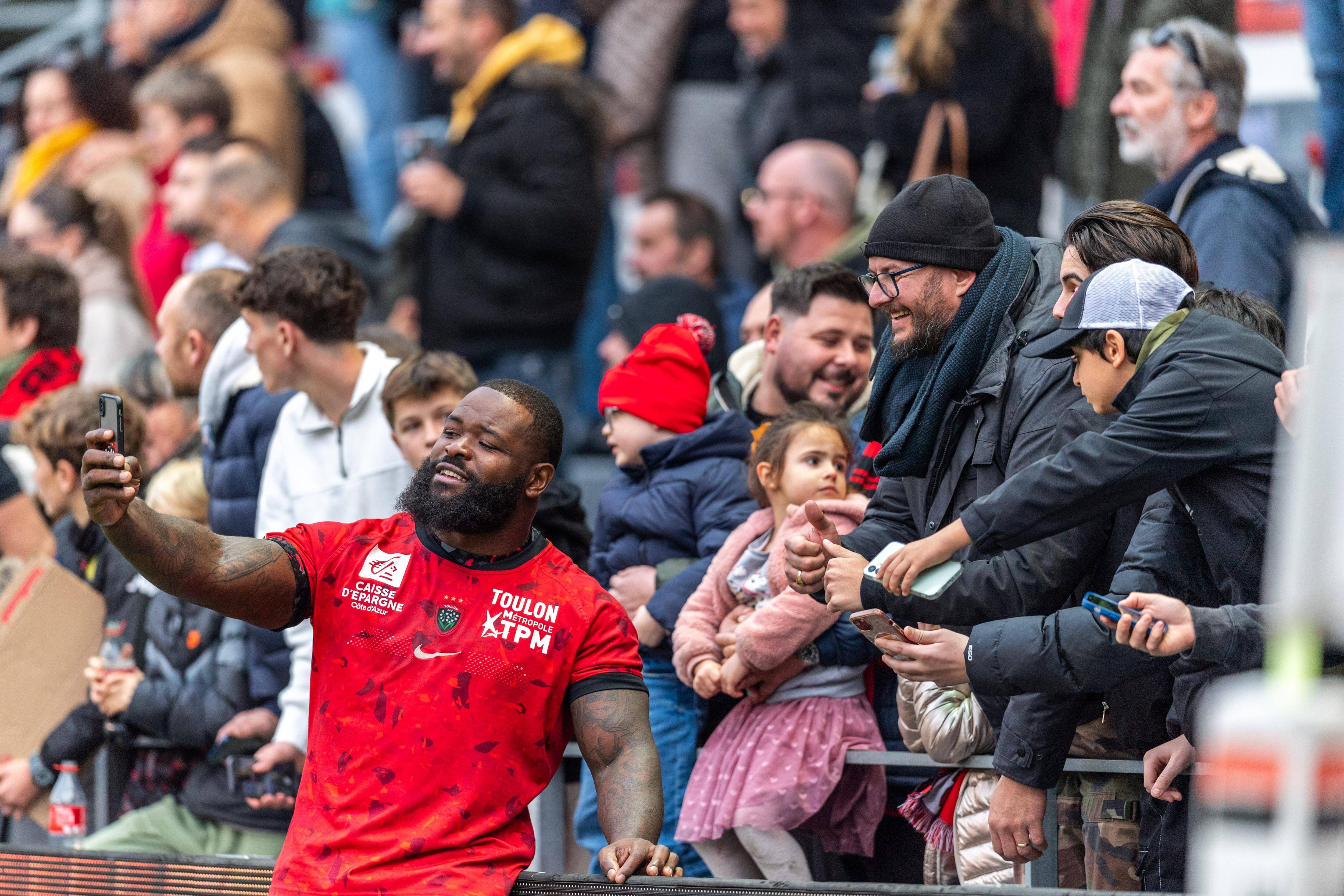 "Les supporters sont durs, intransigeants... et c'est très bien, ça pousse à l'excellence": Dany Priso Mouangué raconte sa relation avec le public toulonnais