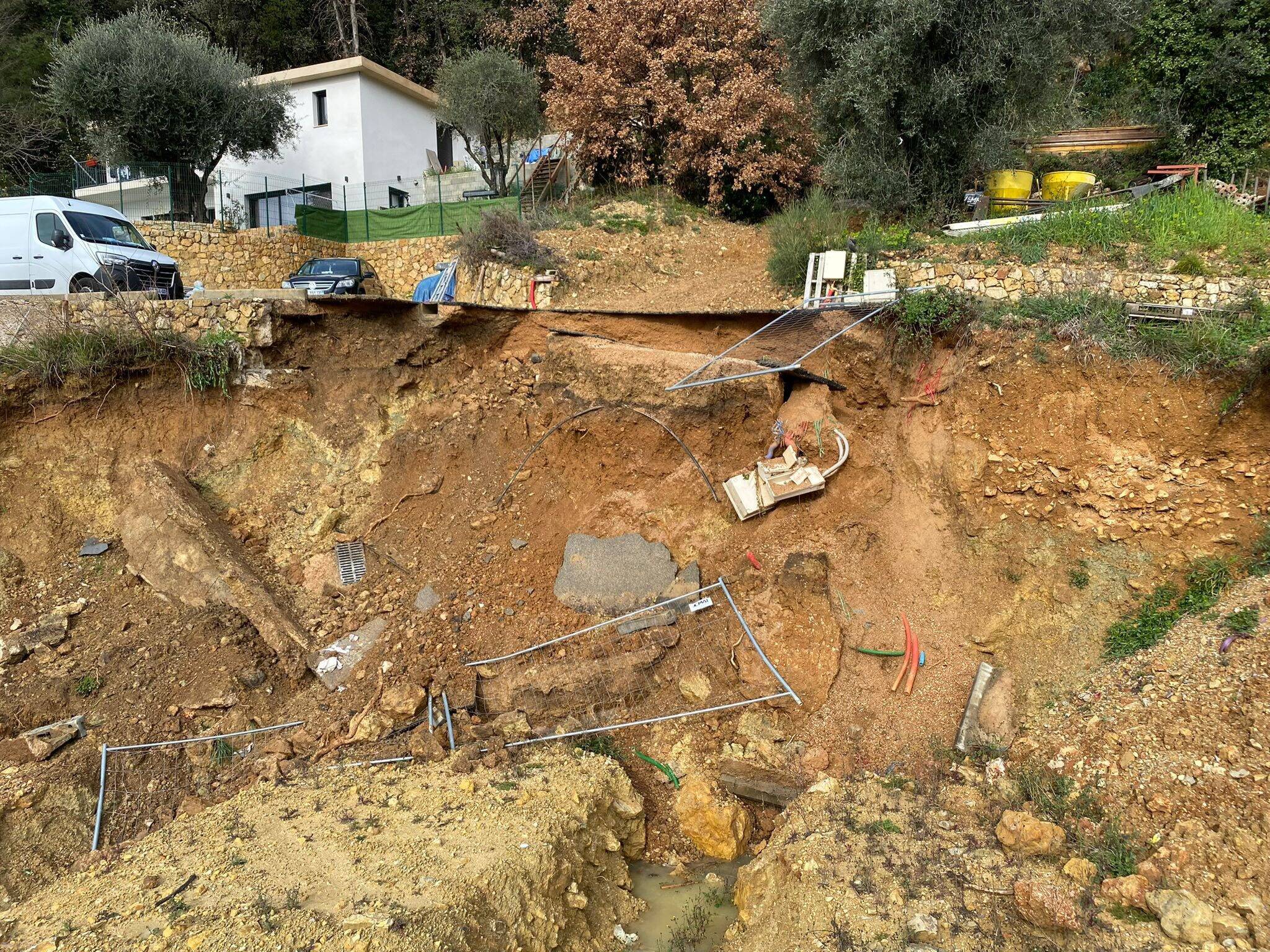 "On s'est dit : y'a une carambouille dans l'histoire...": l'entreprise de construction les laisse en plan, ils portent plainte et attendent toujours