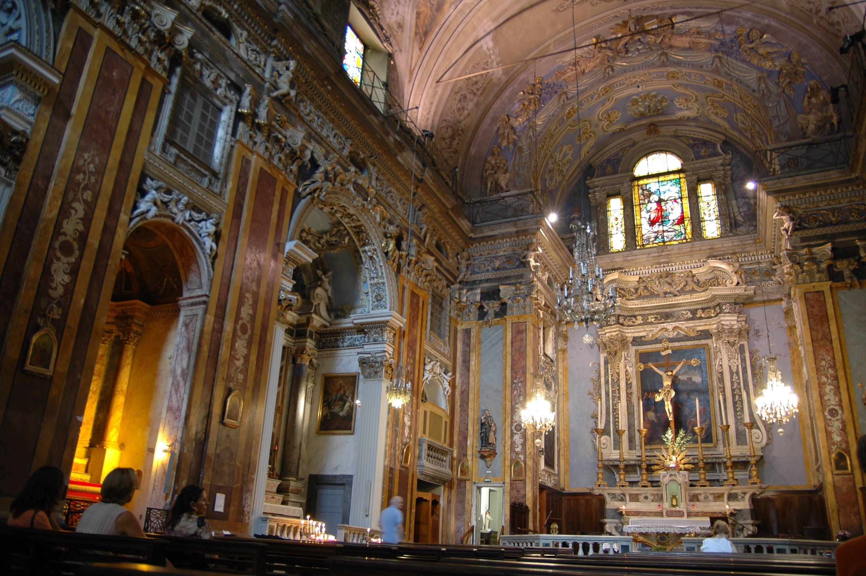 Il vole les pièces d'un tronc d'une église niçoise, bouscule le prêtre et finit en garde à vue