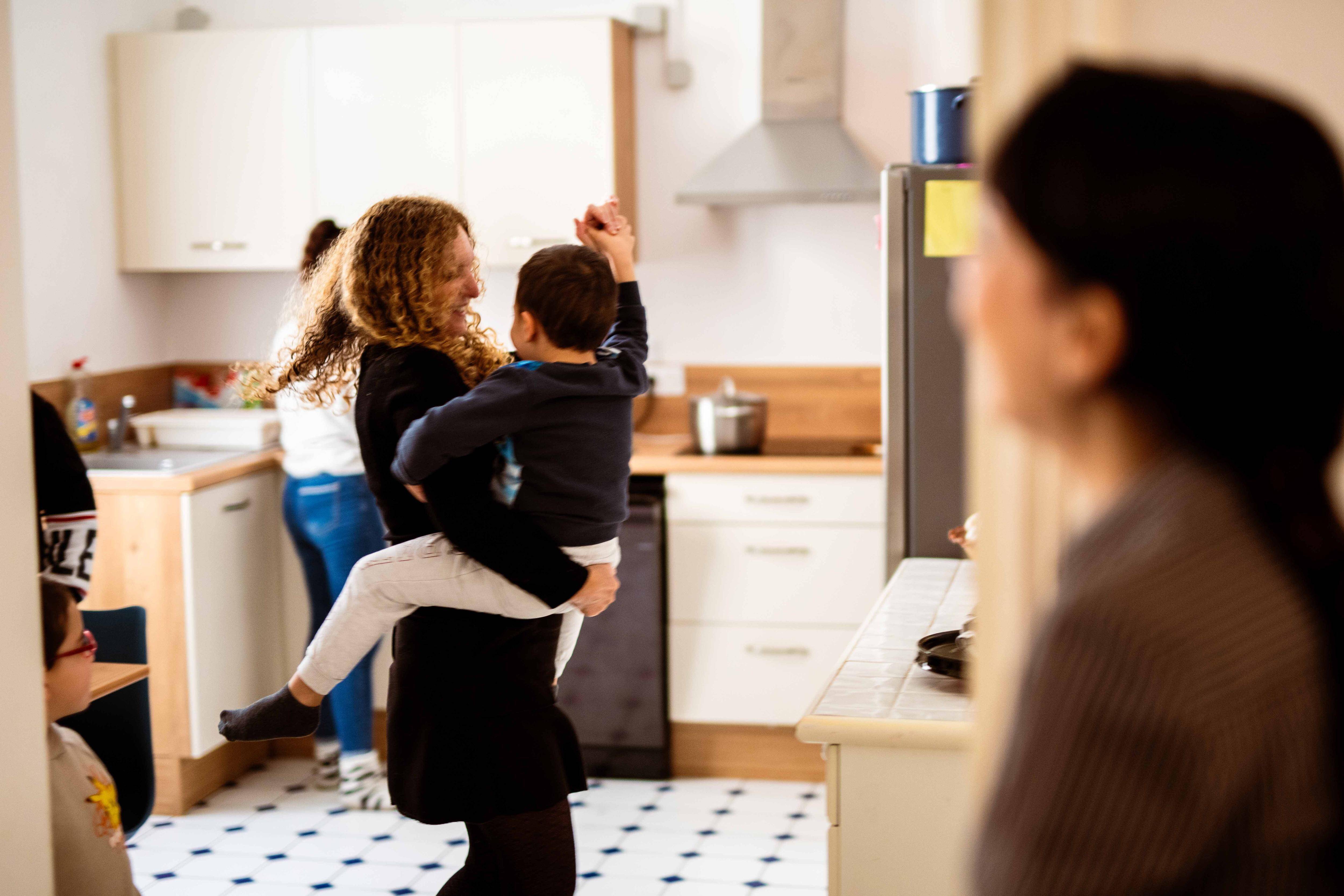 "J'ai l'impression d'être à la maison": reportage à "Ma Nine" à Toulon, un lieu de vie pour les enfants placés... qui aide aussi les parents