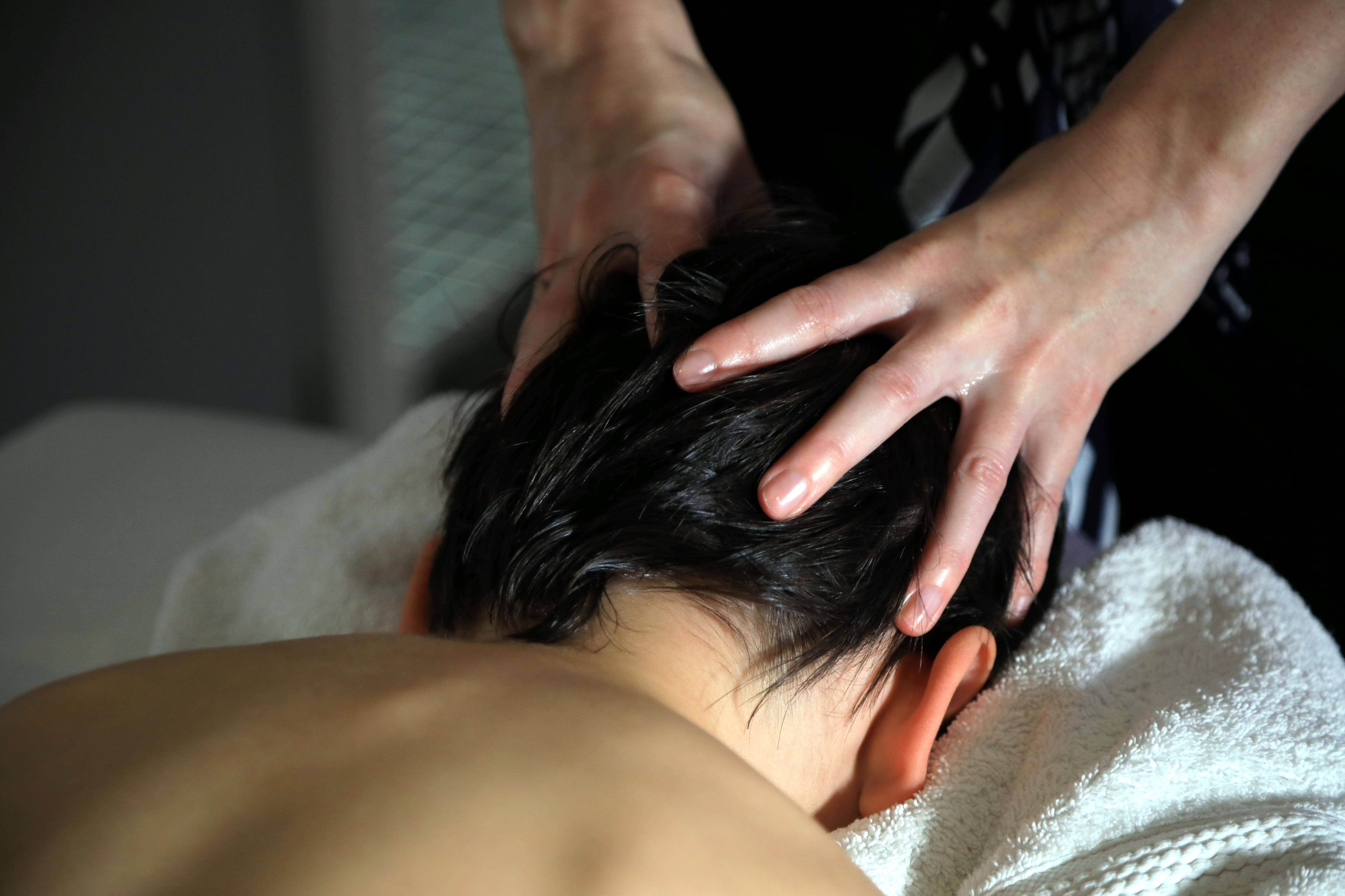 "Mon corps ne s'est plus relâché depuis": un réflexologue niçois accusé par une trentaine de femmes d'agressions sexuelles, condamné