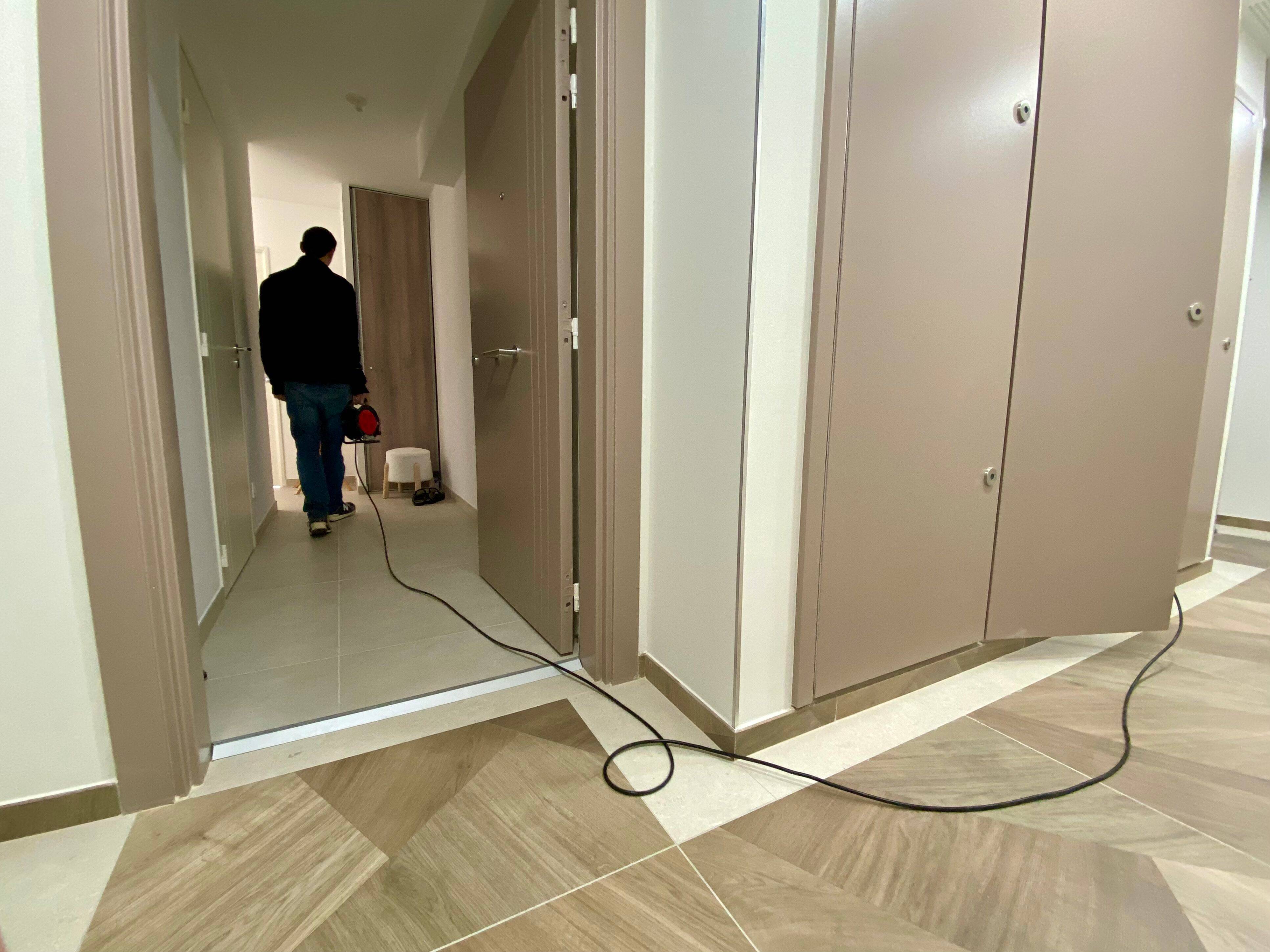 Depuis deux mois, les habitants d'une résidence neuve à Antibes vivent sans électricité