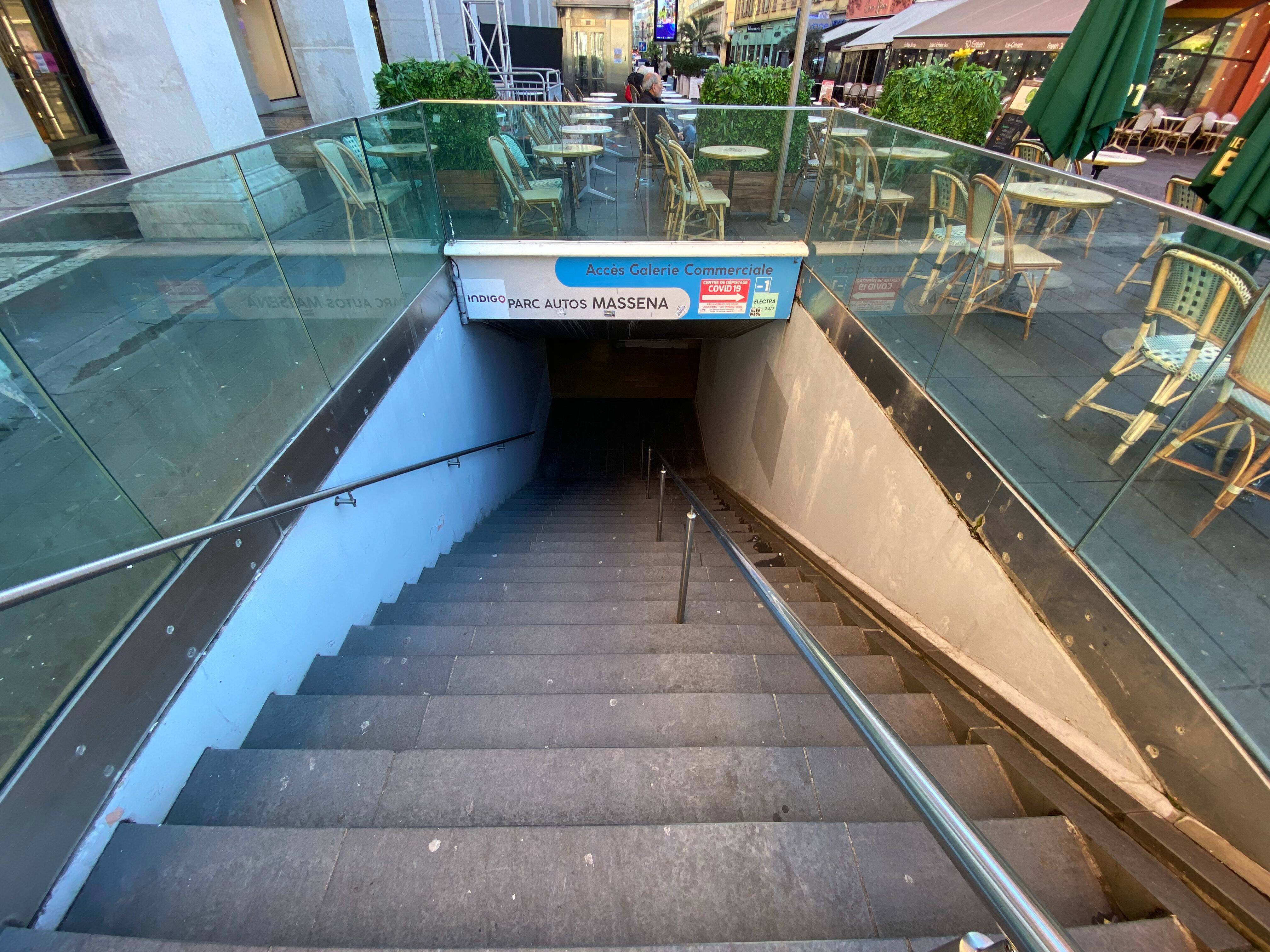 Peut-on toujours accéder au parking sous la place Masséna, à Nice, malgré les travaux dans l'ex galerie marchande ?