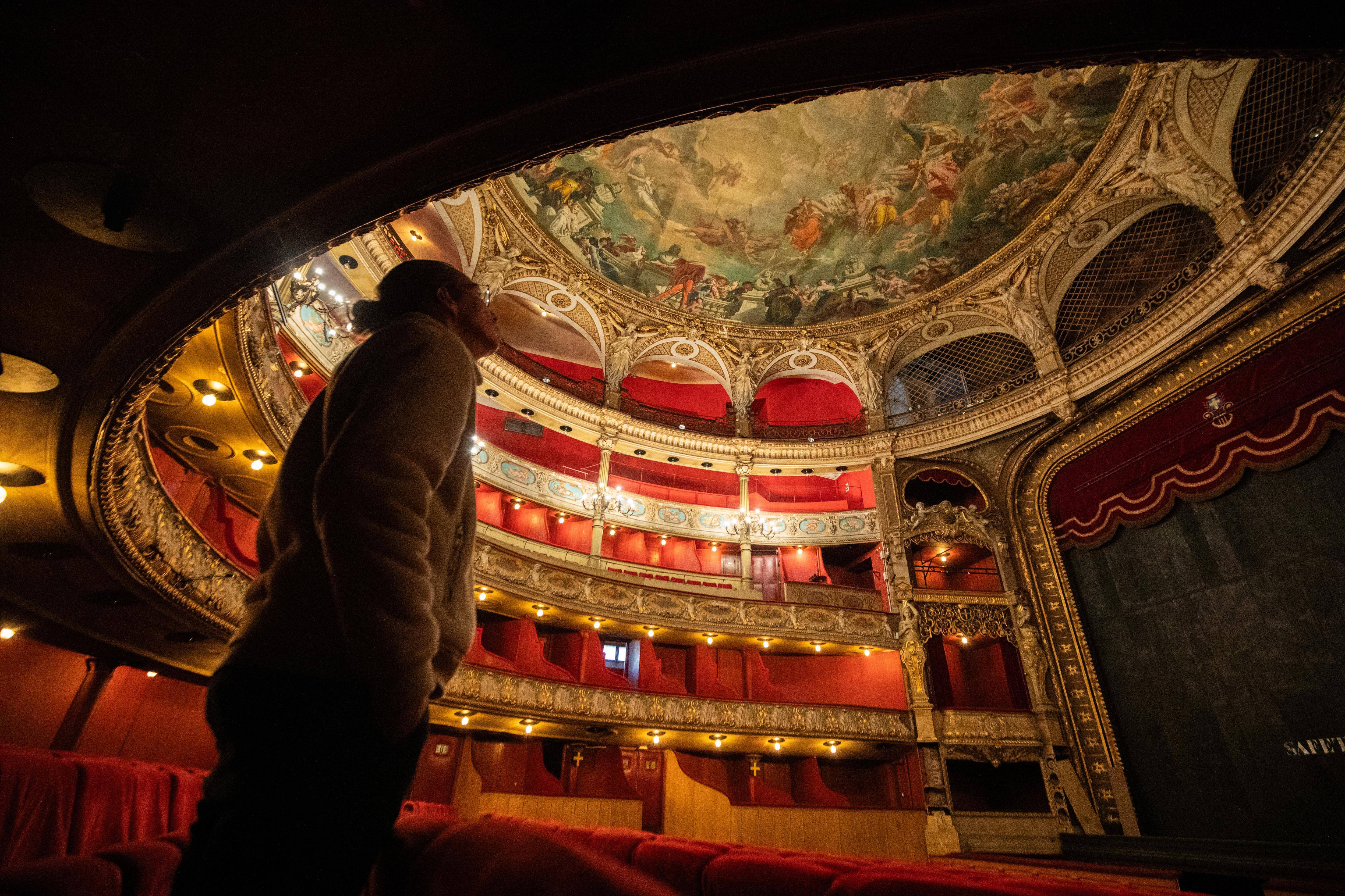 « Ce n’est pas un art destiné qu’aux personnes âgées »: le licenciement finalement suspendu des choristes met en lumière la fragilité de l’Opéra de Toulon