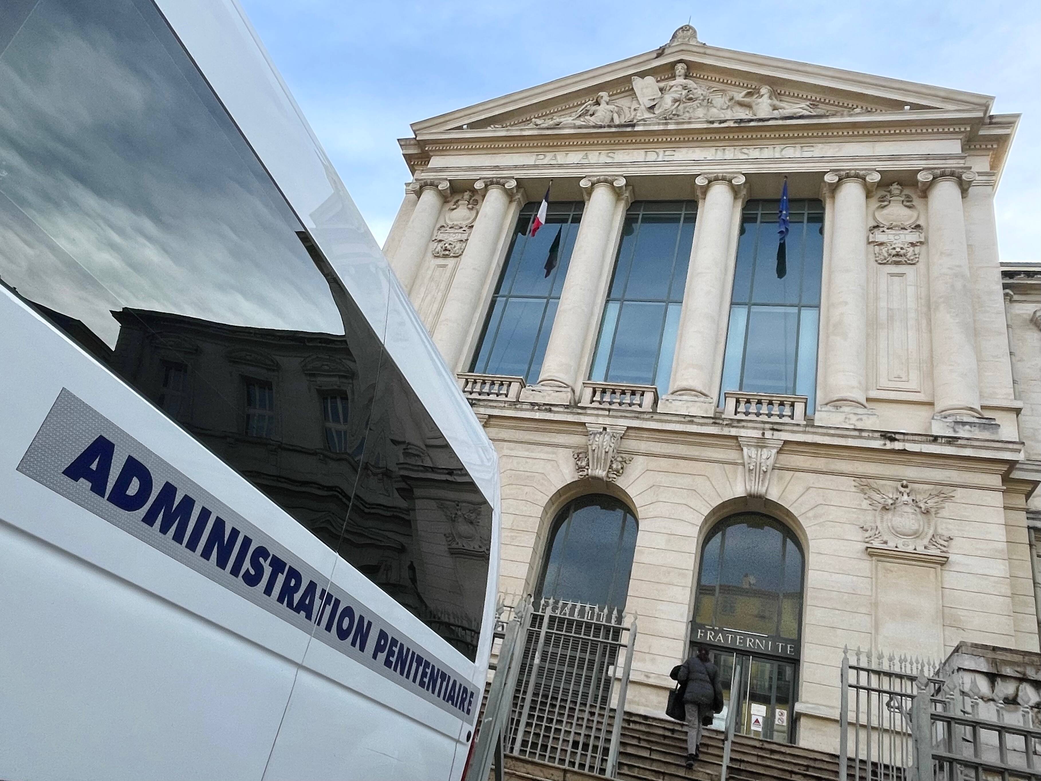 "Une fois que vous leur avez ouvert votre porte, c'est difficile de revenir en arrière": cocaïne, arme, MDMA... La "nourrice" d'un réseau "Uber Shit" niçois condamnée