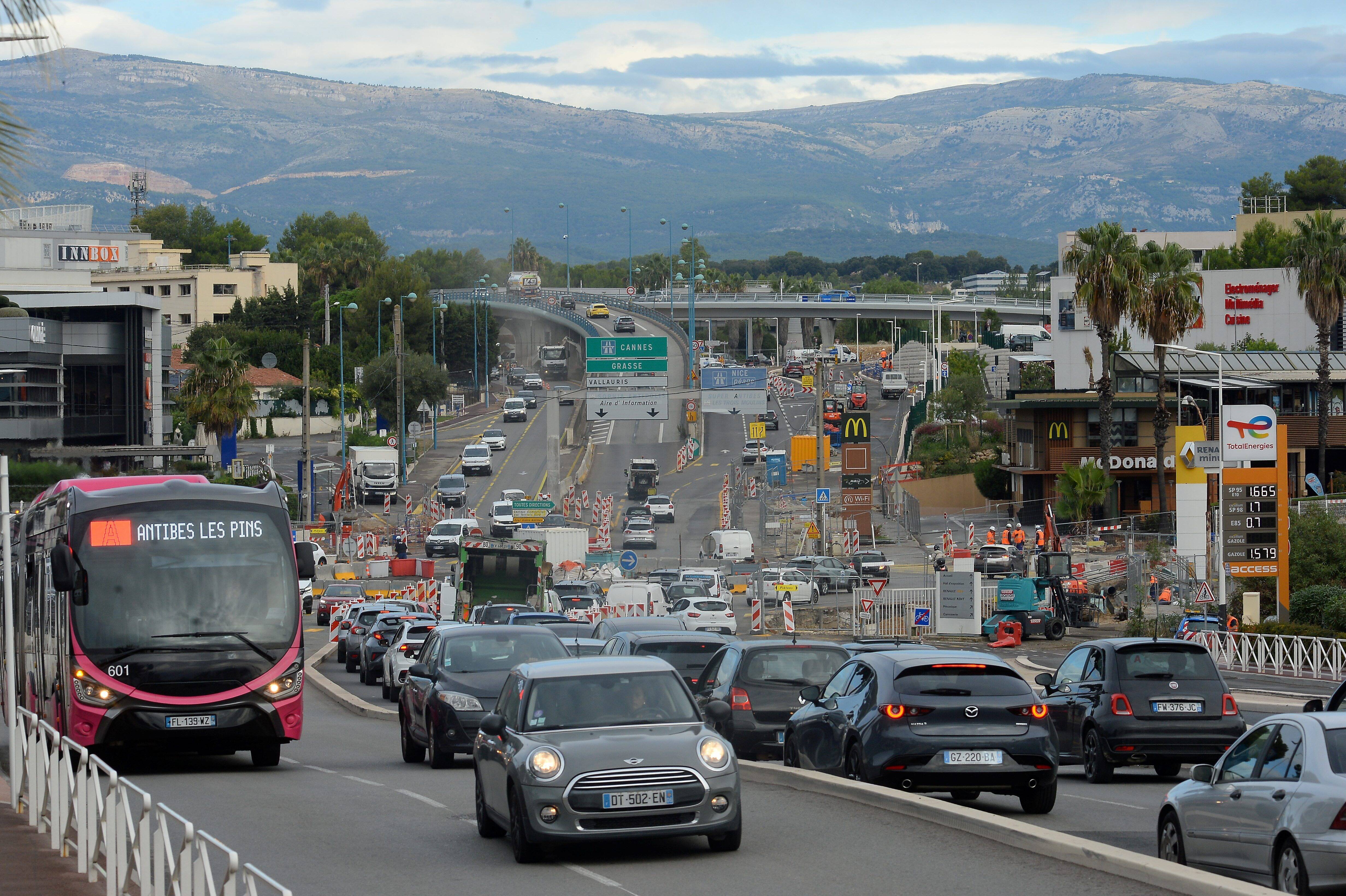 Pour vous faciliter la vie, on vous dit où trouver tous les parkings relais à Antibes