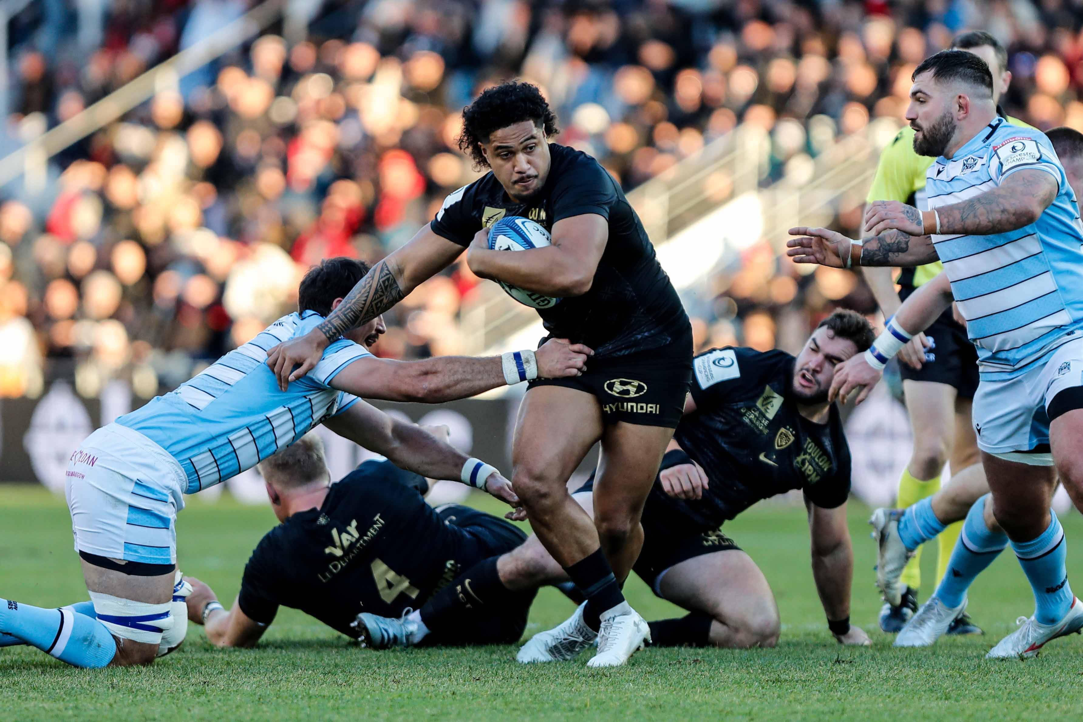 « Permettre à notre fils de grandir auprès de ses grands-parents », Leicester Fainga’anuku explique pourquoi il quittera le RCT en fin de saison