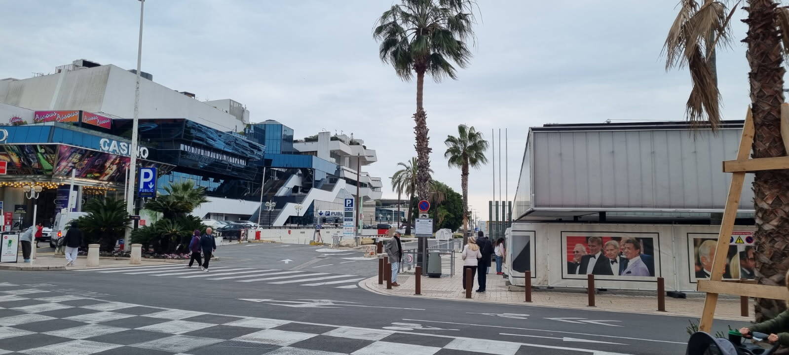 Bagages "suspects" sur la Croisette à Cannes: un périmètre de sécurité autour du Palais des Festivals