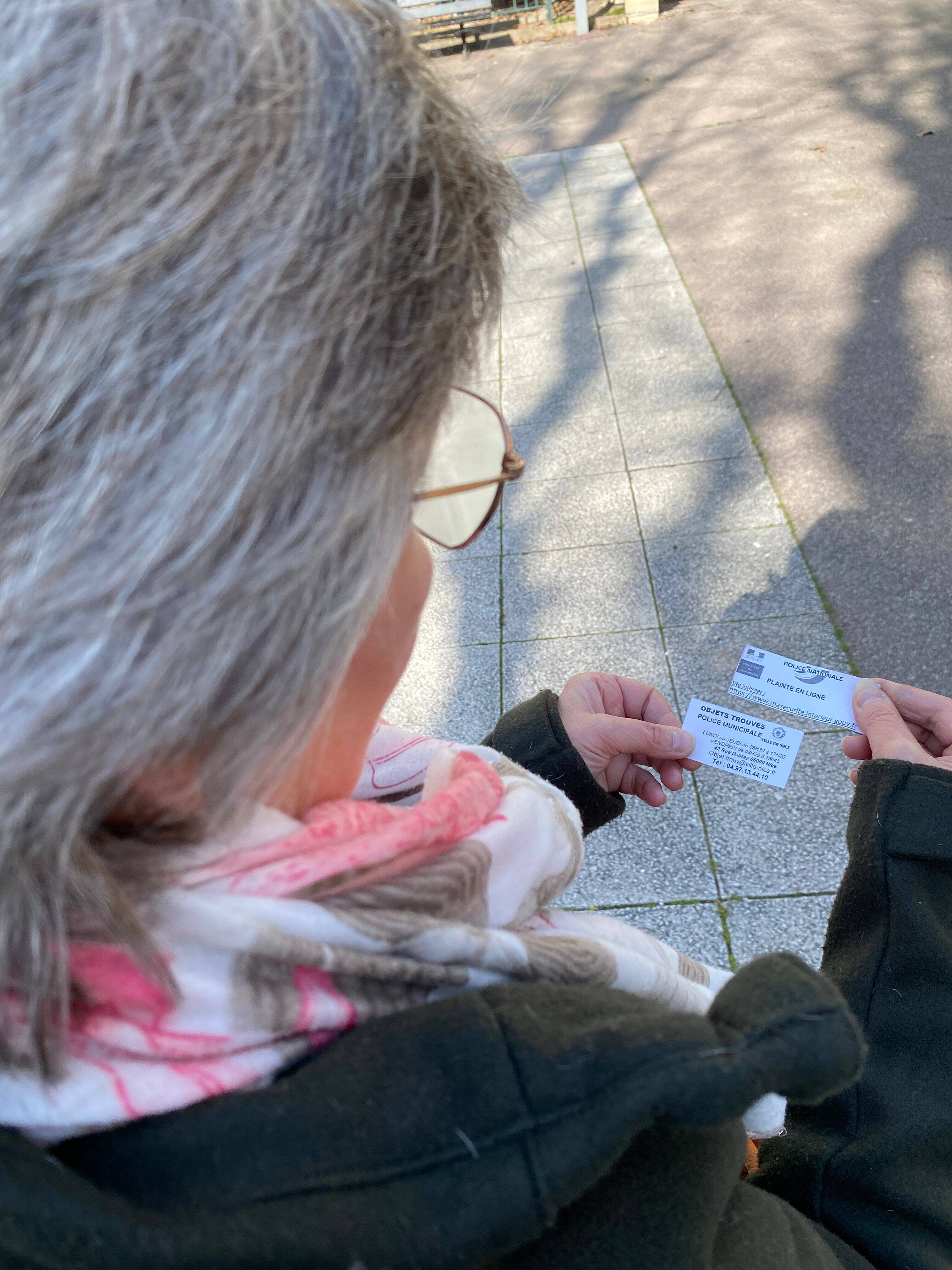 "On nous a volé les clés, les télécommandes, notre badge pour l'autoroute, mais aussi un iPhone": son véhicule fracturé à Nice, elle mène sa propre enquête