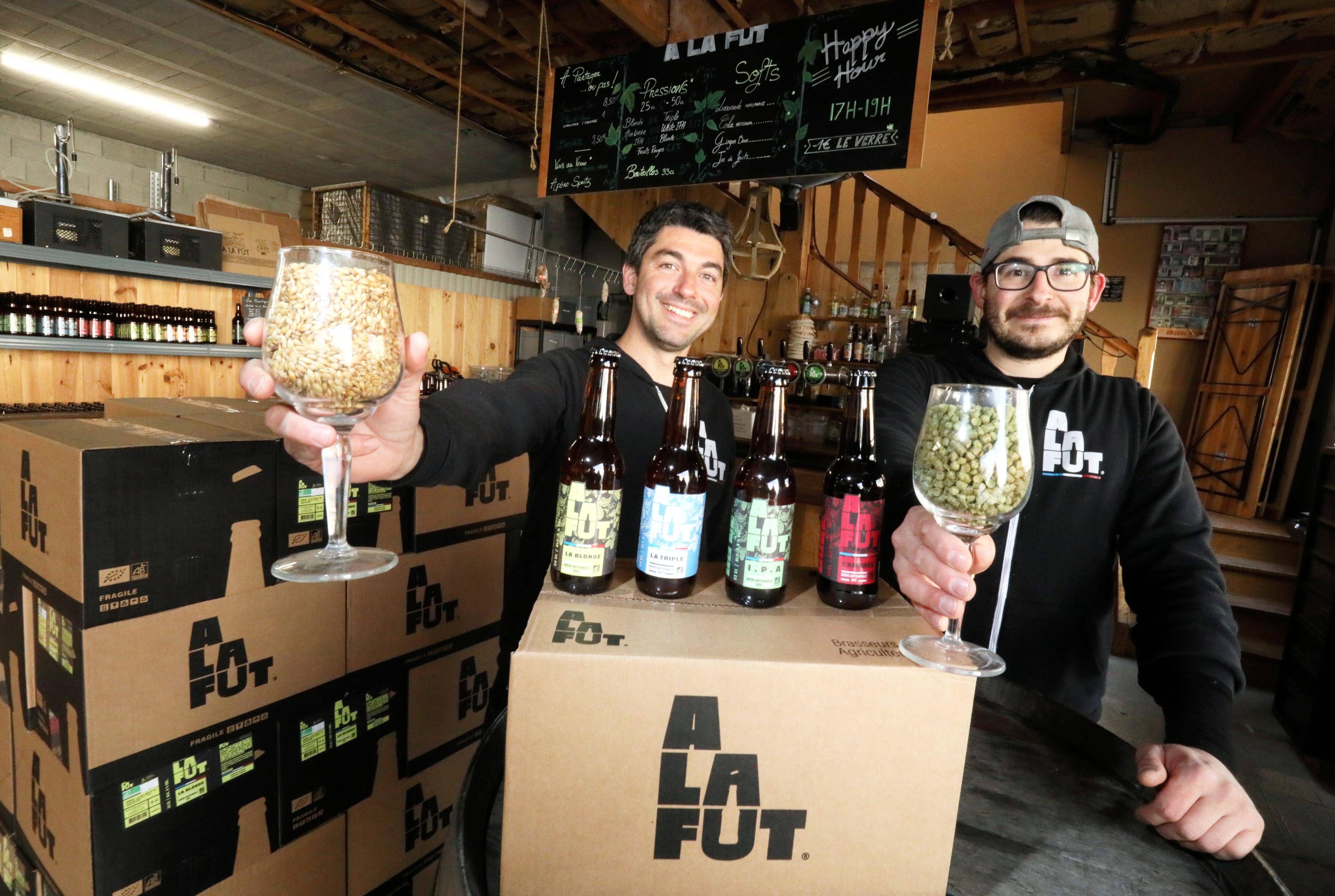 "On est heureux et fiers de représenter notre filière!": des paysans brasseurs de Mouans-Sartoux au Salon de l'agriculture