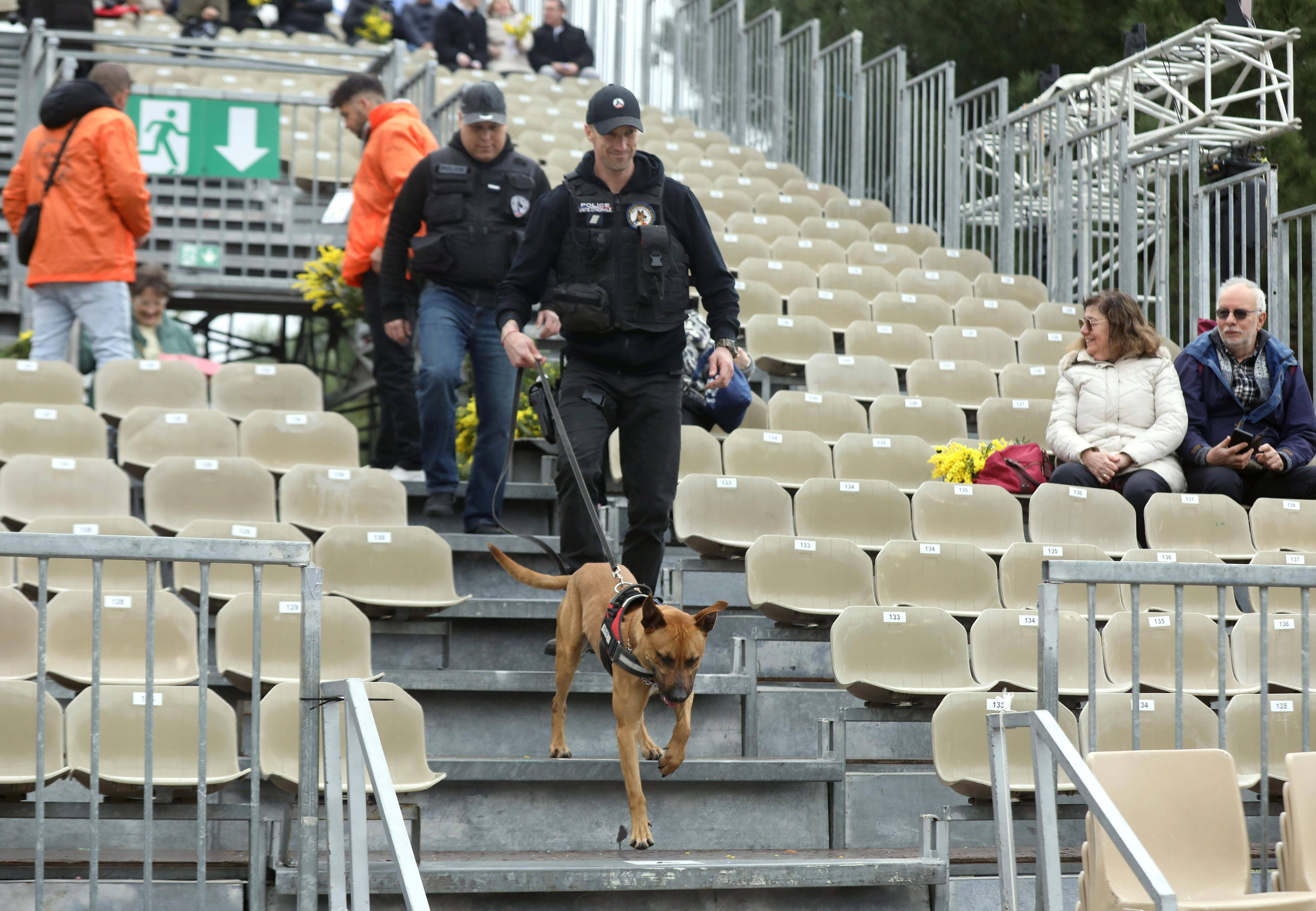 Des dizaines de couteaux saisis, des moyens accrus: les corsos du Carnaval de Nice sous haute surveillance