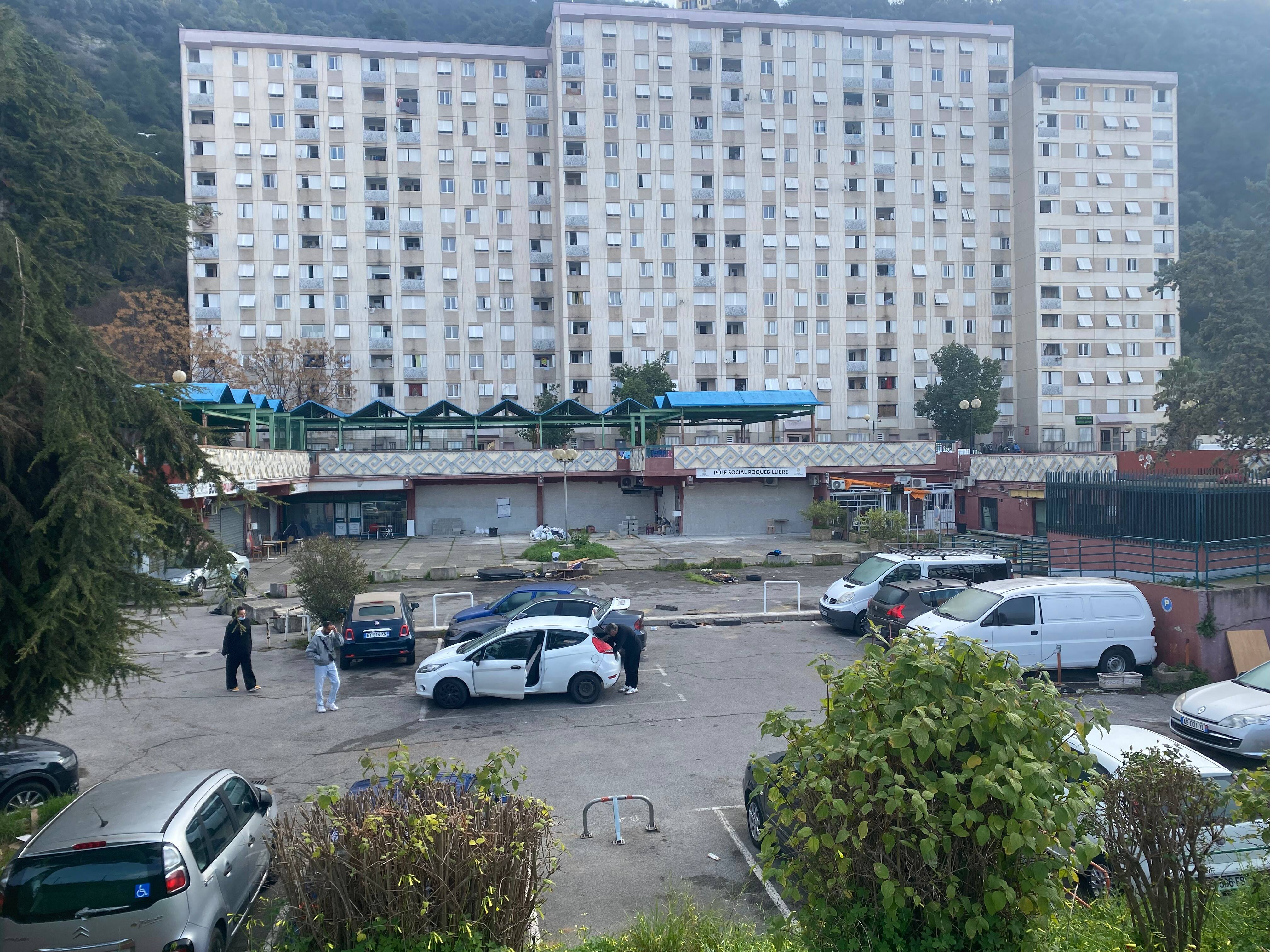"Les petits ont un ghetto et la drogue en bas de leur chambre": après la fusillade mortelle à Nice, les parents interdisent à leurs enfants de sortir après l'école