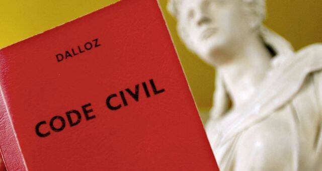 Elle avait annoté son code civil: une étudiante en droit accusée de tricherie à l'examen