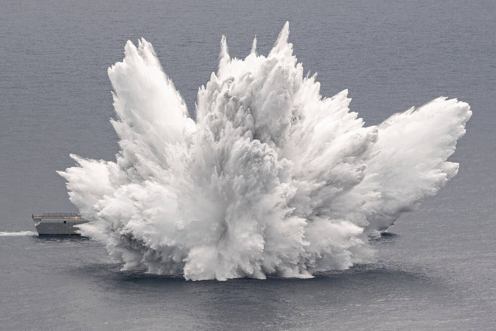 Au large de Toulon, la Marine fait exploser une mine à proximité de la frégate Courbet