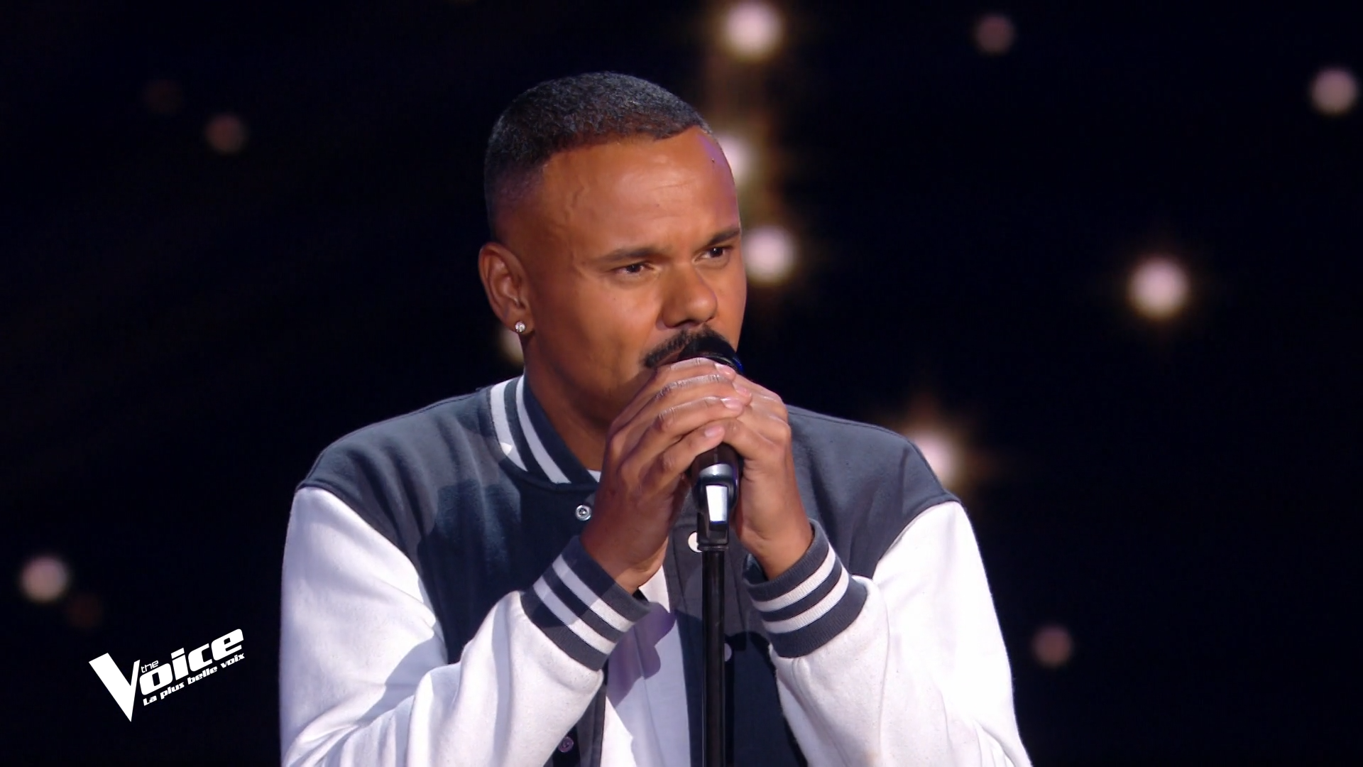 Le Raphaëlois Mickaël Kruzau au micro de The Voice, ce samedi soir sur TF1