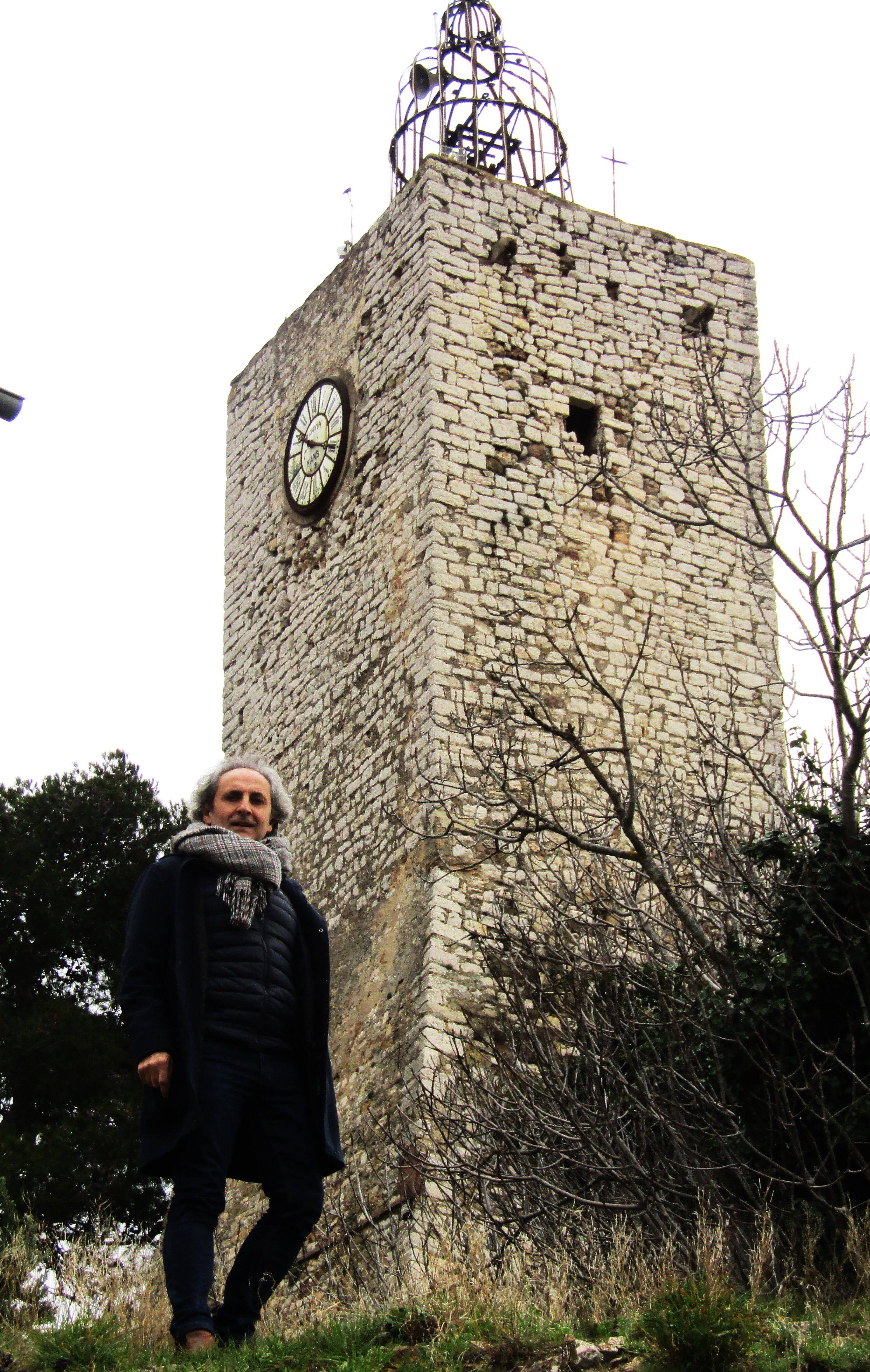"Une restauration urgente": un appel aux dons lancé pour la tour de l'horloge de Rians