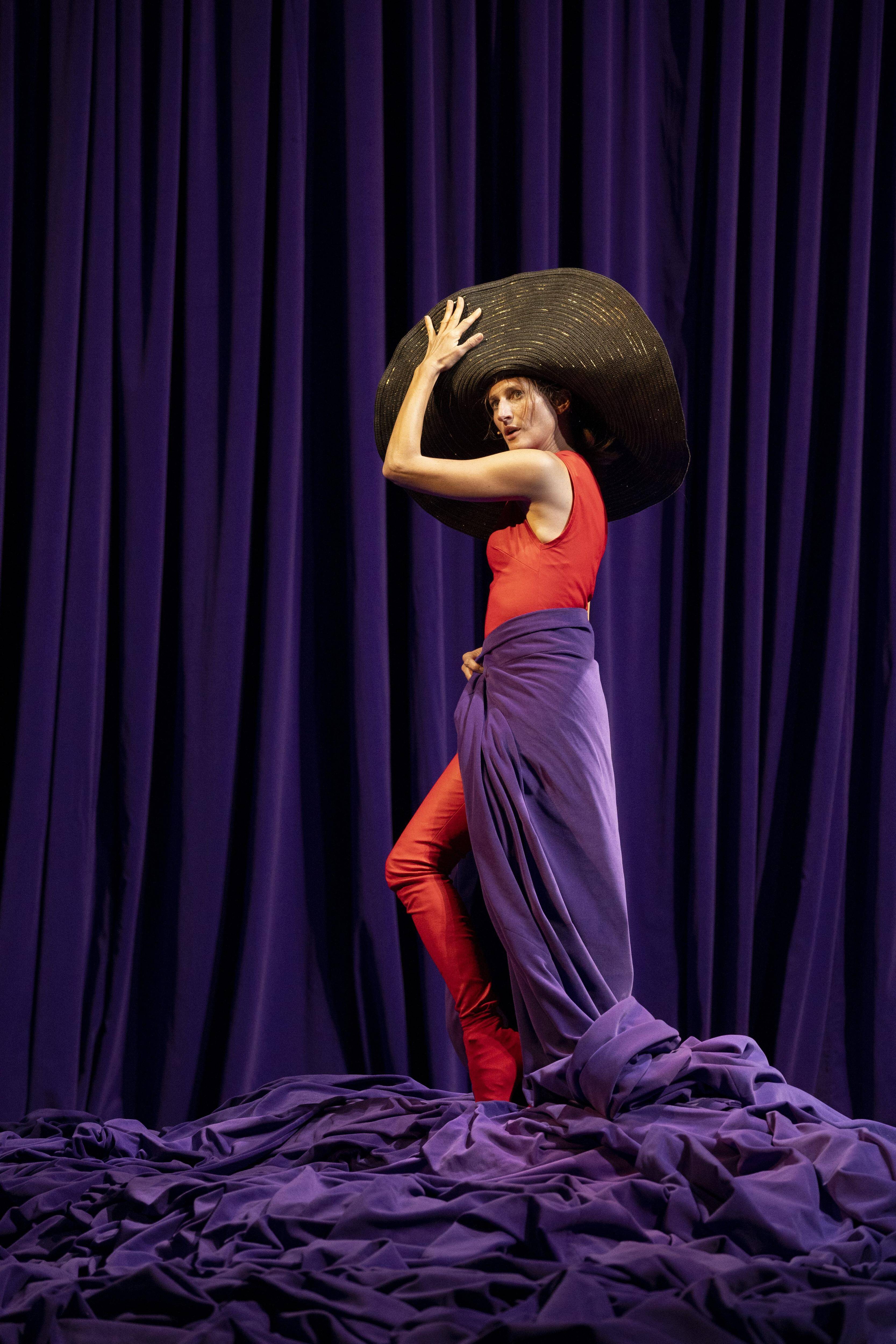 "Cette pièce peut dérouter ou, au contraire, susciter une accroche immédiate": Camille Cottin dans un monologue déjanté à Toulon et Antibes