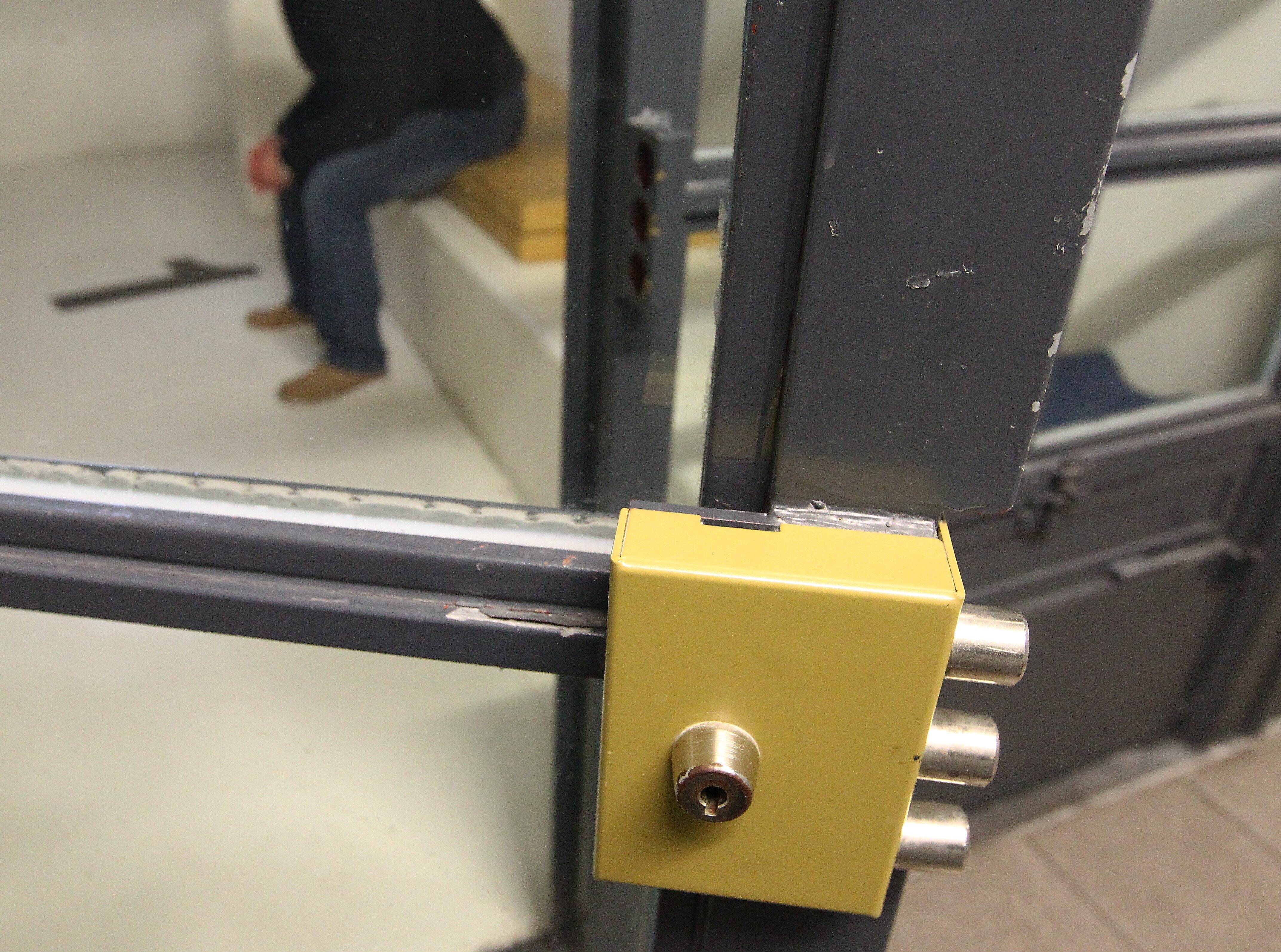 Un adolescent arrêté pour avoir utilisé un couteau lors d'une bagarre devant un lycée à Saint-Raphaël