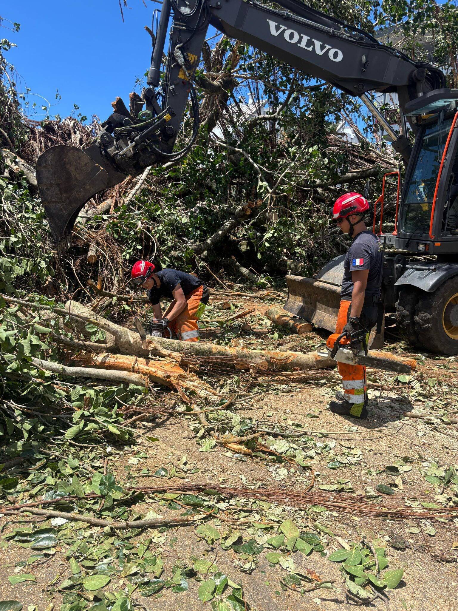 Cyclone Garance à La Réunion: des sapeurs-sauveteurs de l'UIISC7 de Brignoles en action