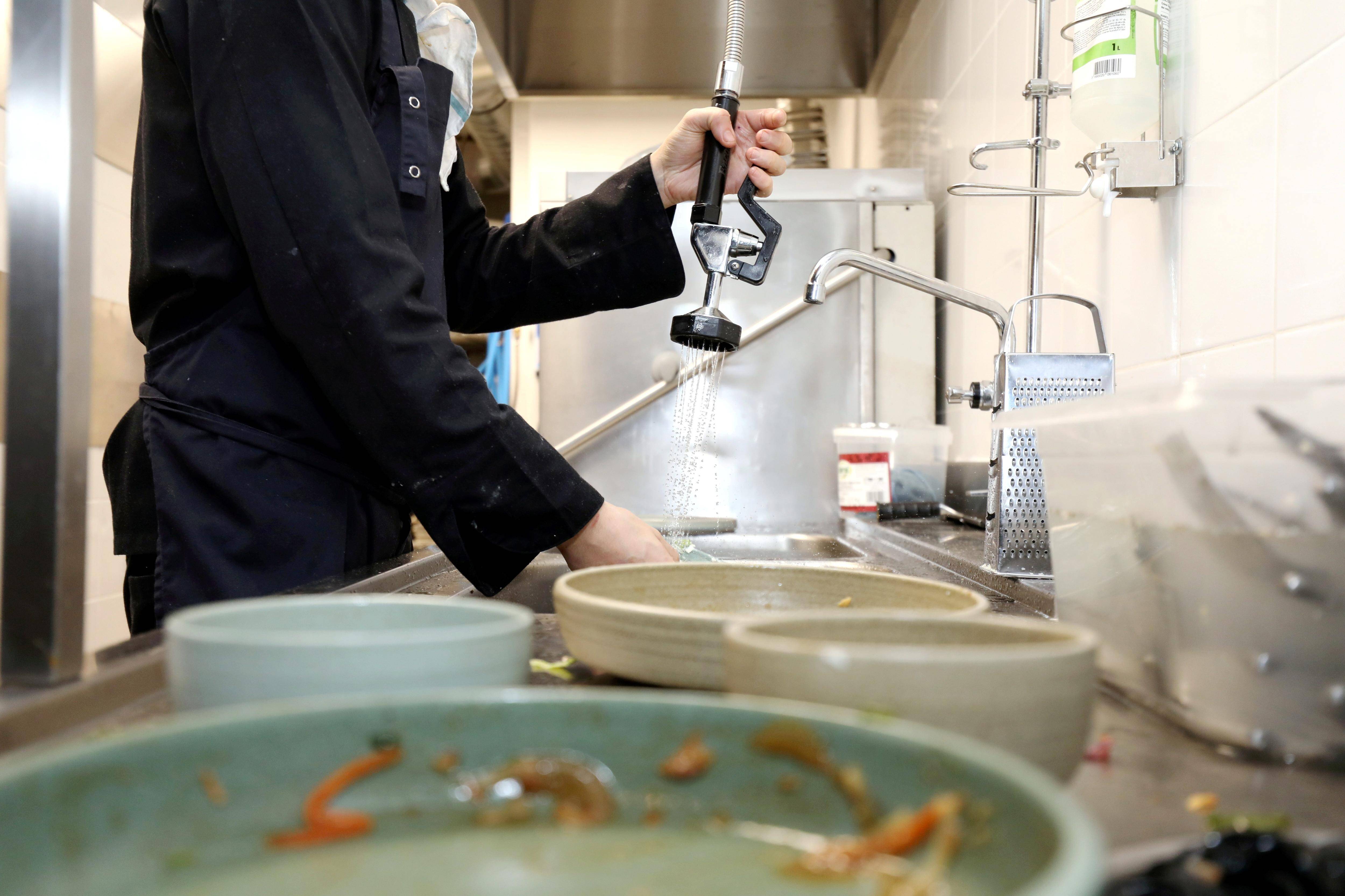 "Le multiculturalisme a toujours fait partie de nos métiers": en tension, l'hôtellerie-restauration souhaiterait faciliter l'embauche de main-d'oeuvre étrangère