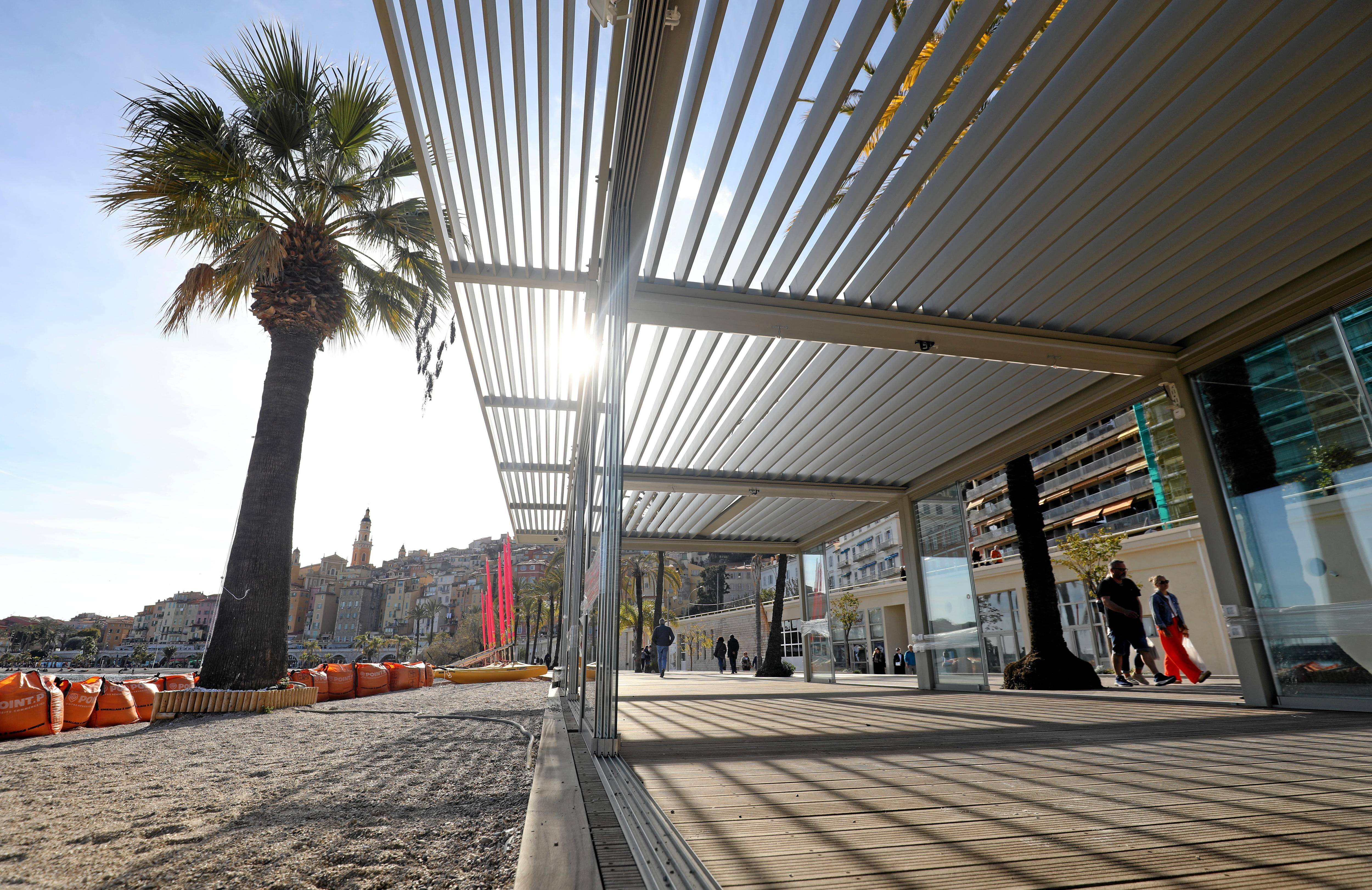 "Une commune du littoral avec la moitié de ses plages fermées, bravo, c'est du jamais vu": à Menton, le débat fait rage après l'annulation de concessions par le tribunal