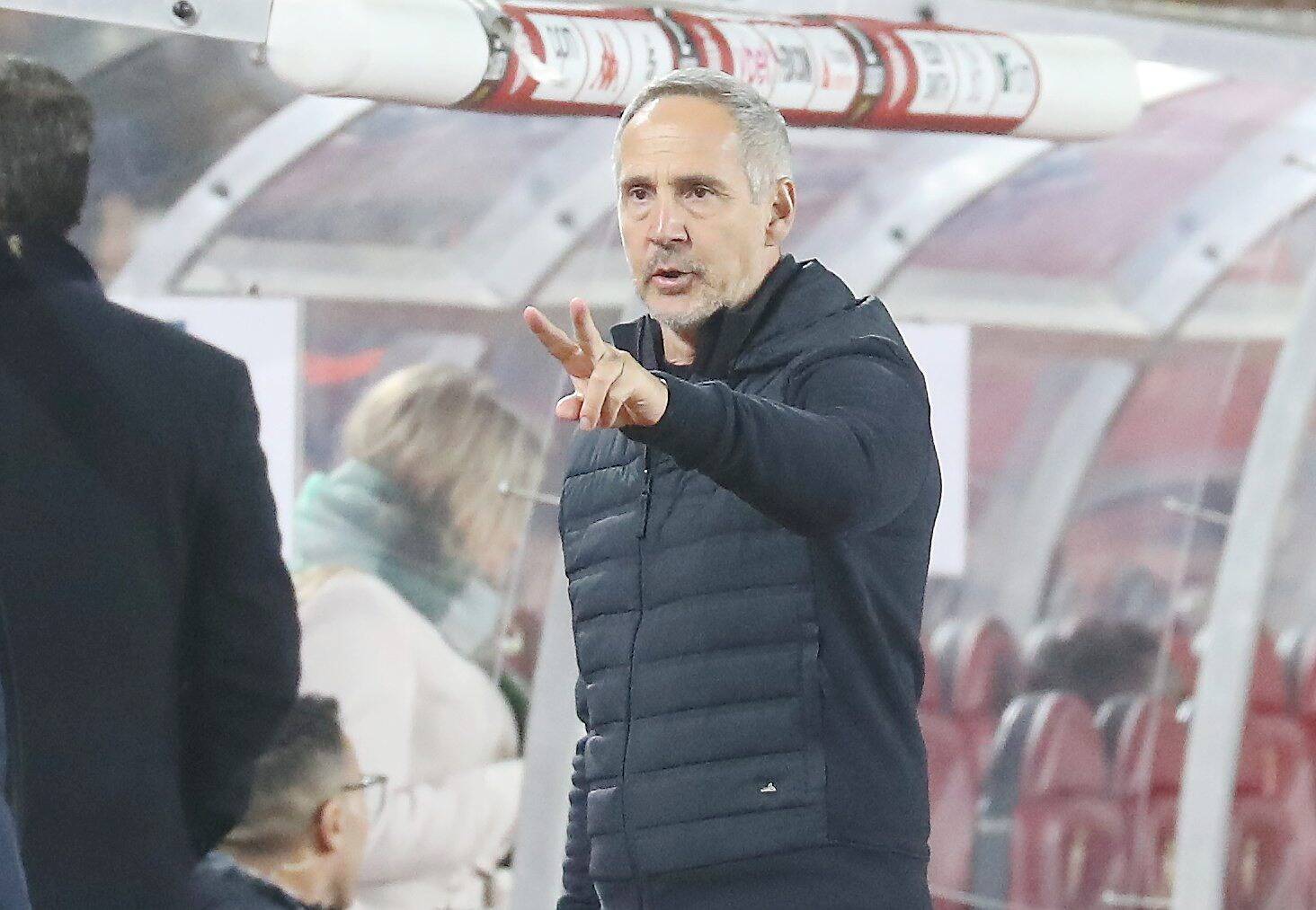 "C'est une bonne nouvelle"... L'entraîneur monégasque Adi Hütter se réjouit du retour à l'entraînement collectif de Folarin Balogun