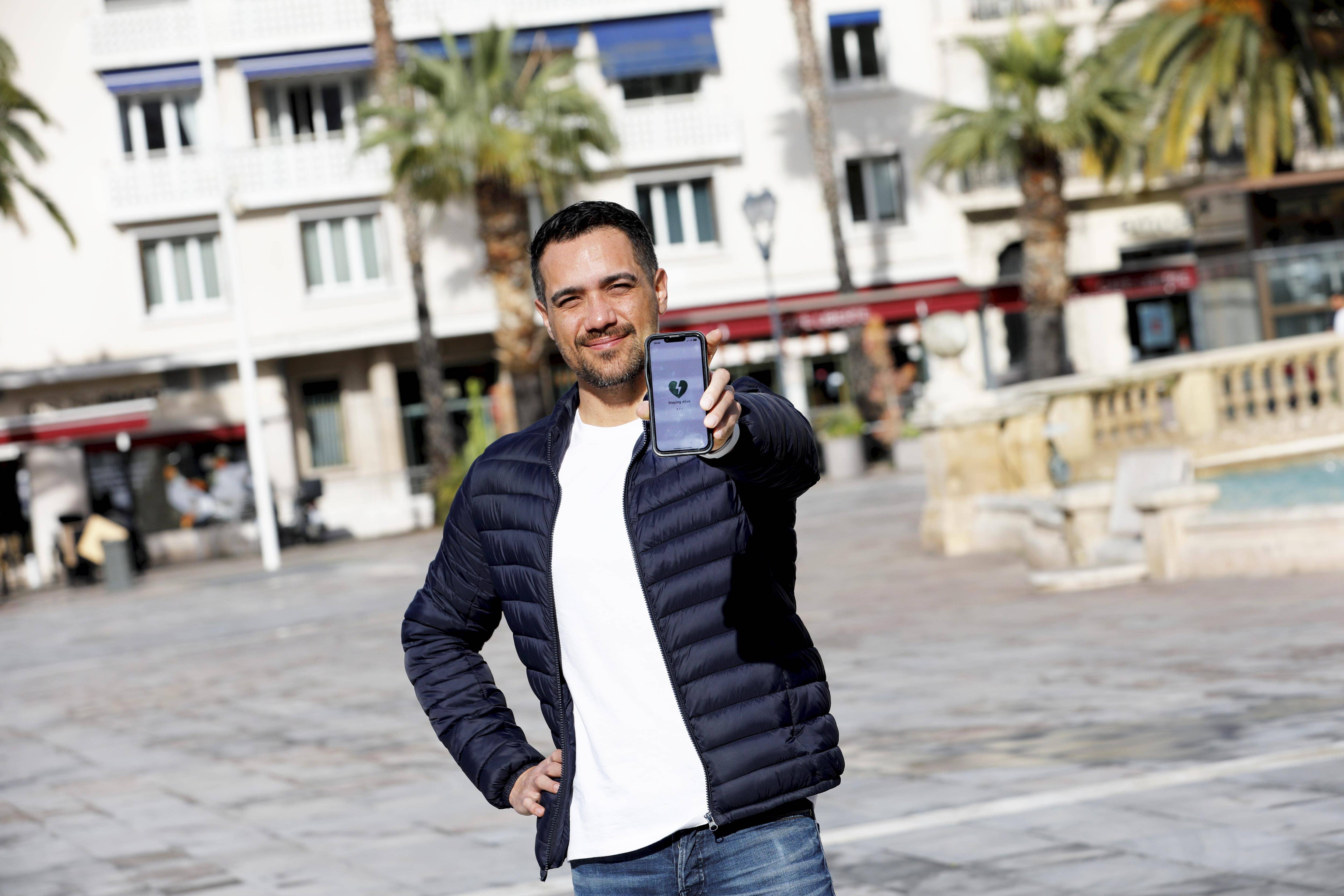 "Quatre minutes pour agir": comment l'appli Staying Alive aide les pompiers du Var à relancer les coeurs