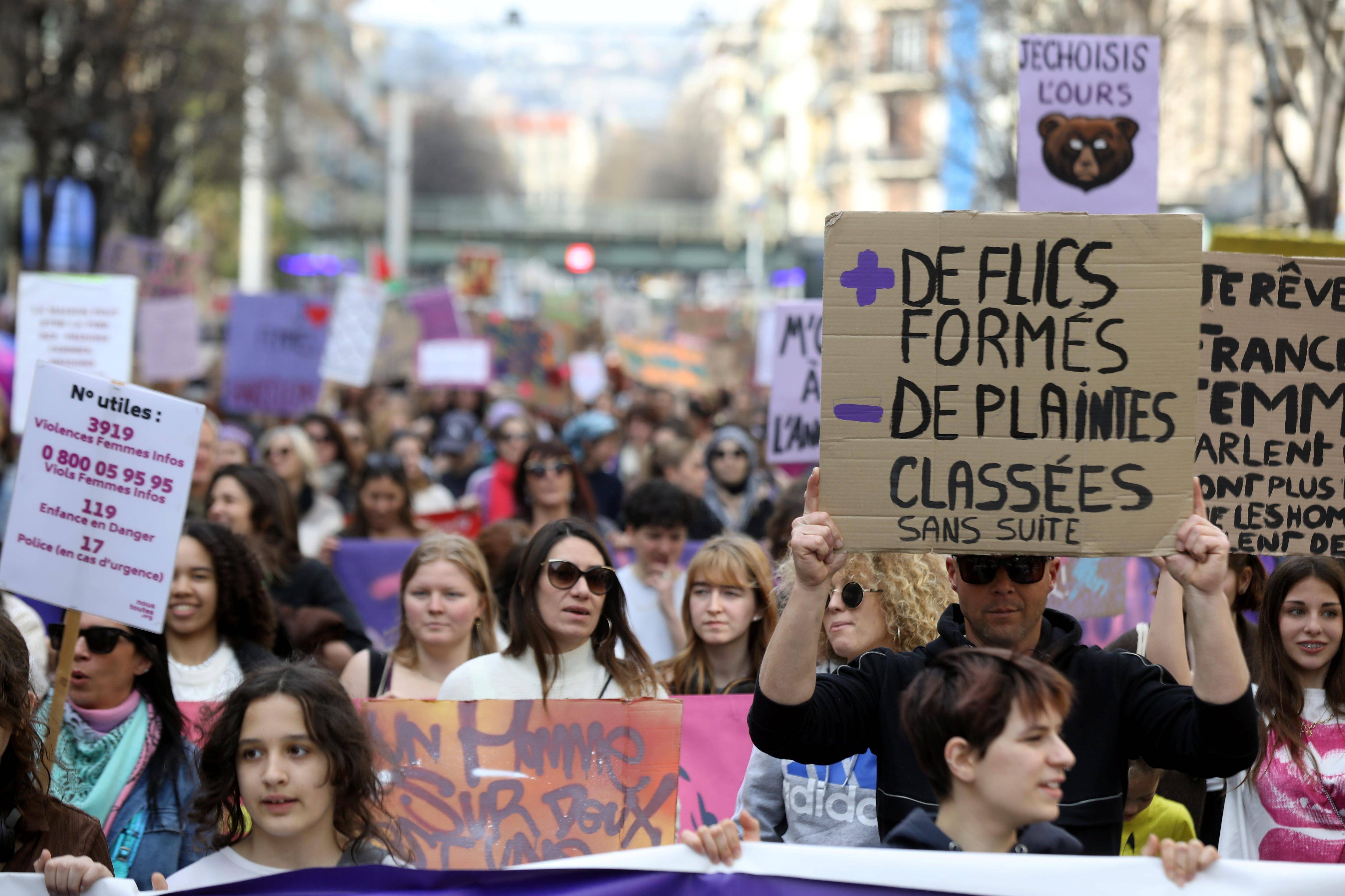 "Le féminisme n'a jamais tué personne, le machisme tue tous les jours": un millier de personnes dans la rue à Nice pour défendre les droits des femmes