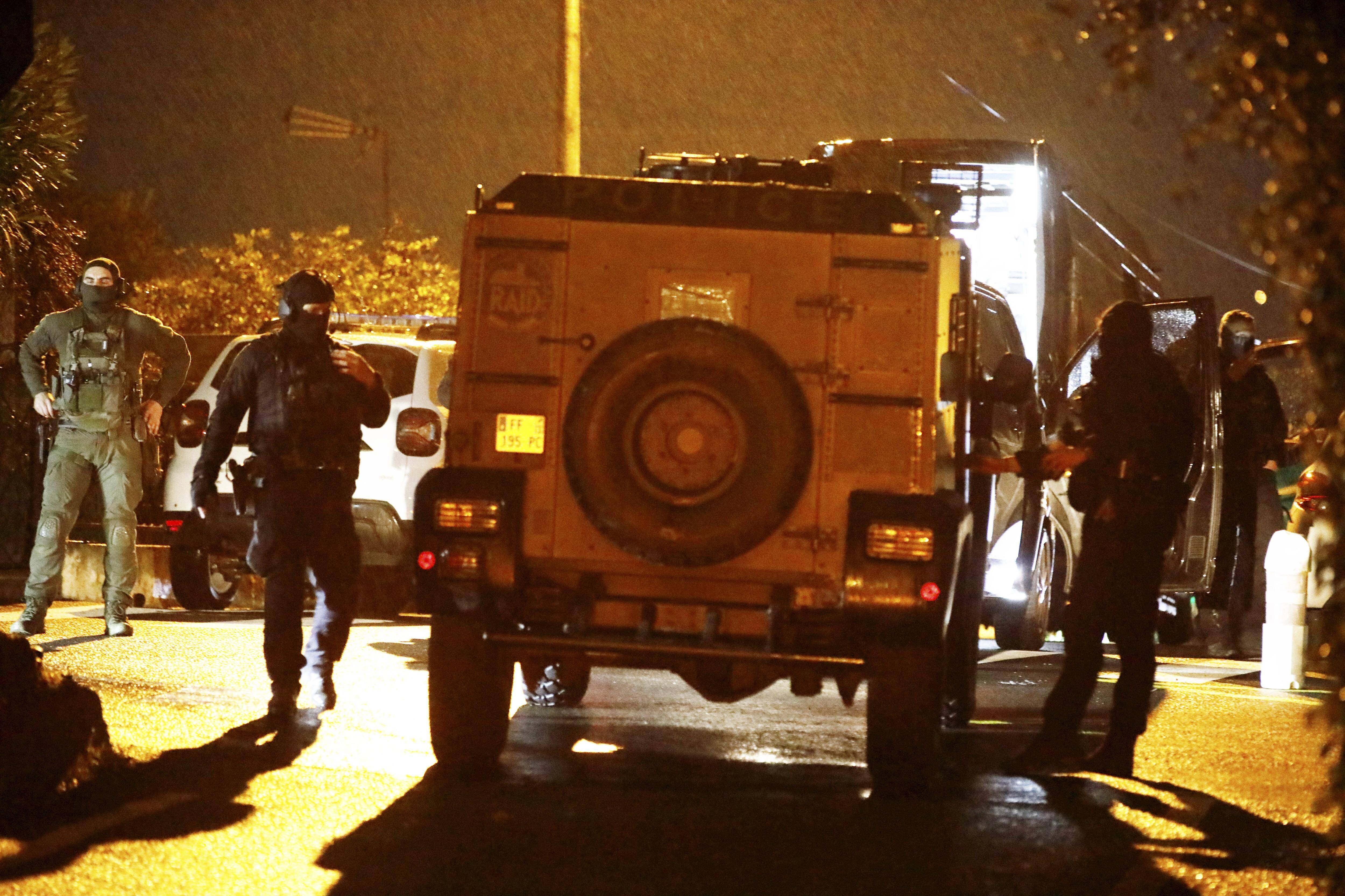 "Il semblait vouloir en finir", ce que l'on sait de l'interpellation d'un forcené par le Raid ce lundi à Cagnes-sur-Mer