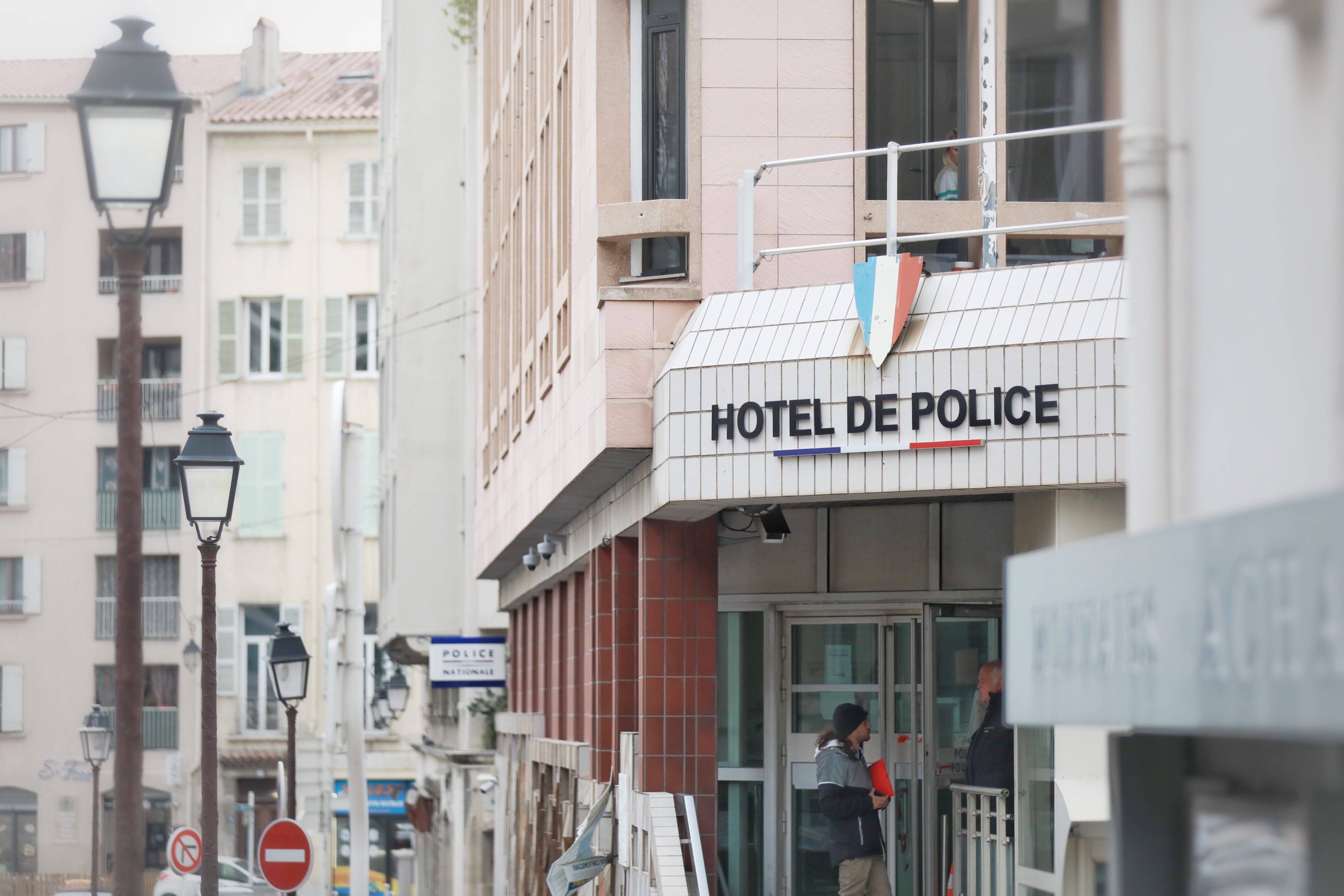 Un jeune de 17 ans renversé par une voiture devant son lycée à Toulon, le conducteur prend la fuite avant d'être interpellé