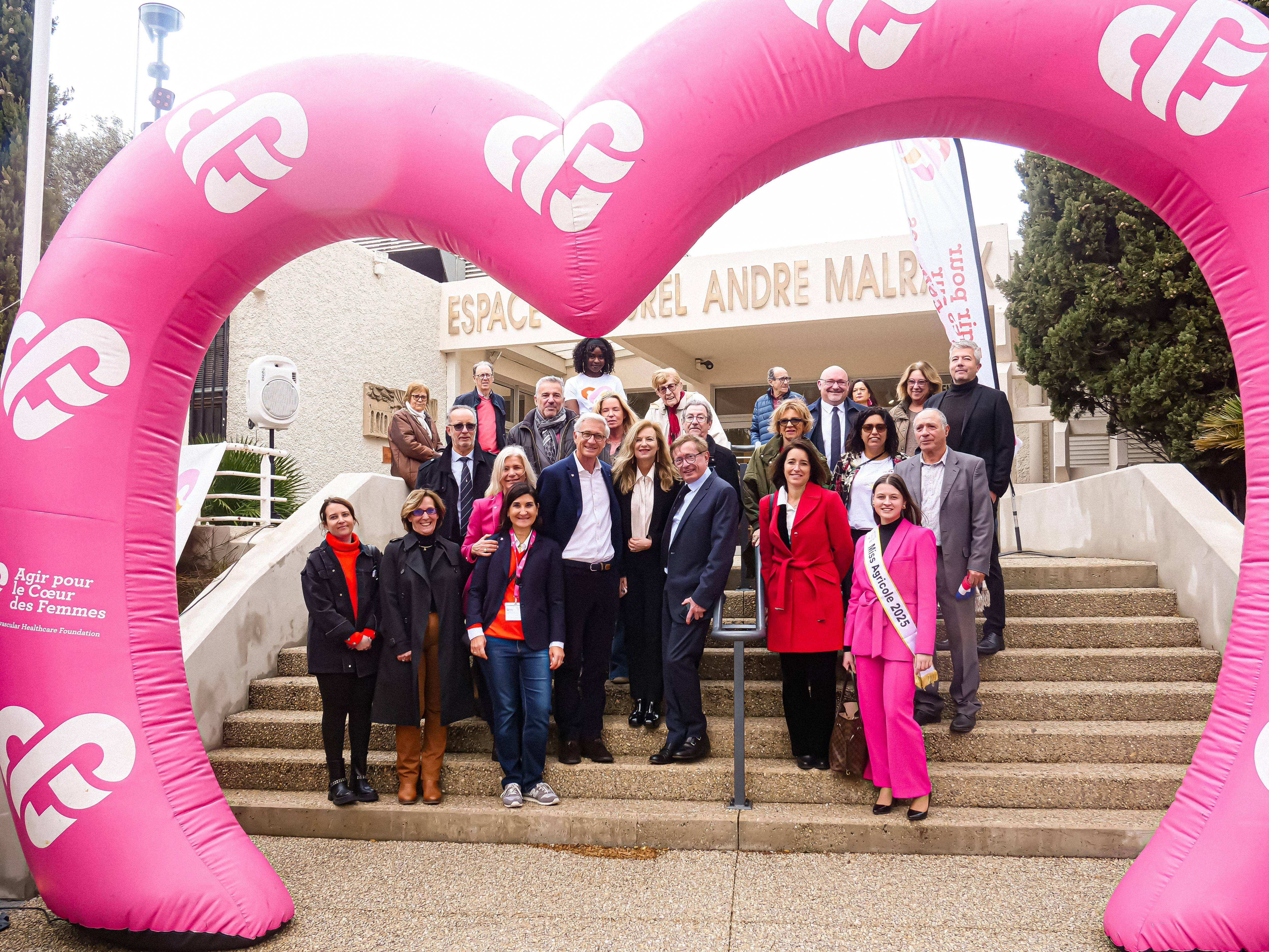 Des dépistages gratuits proposés dans le bus du coeur des femmes qui fait halte à Six-Fours